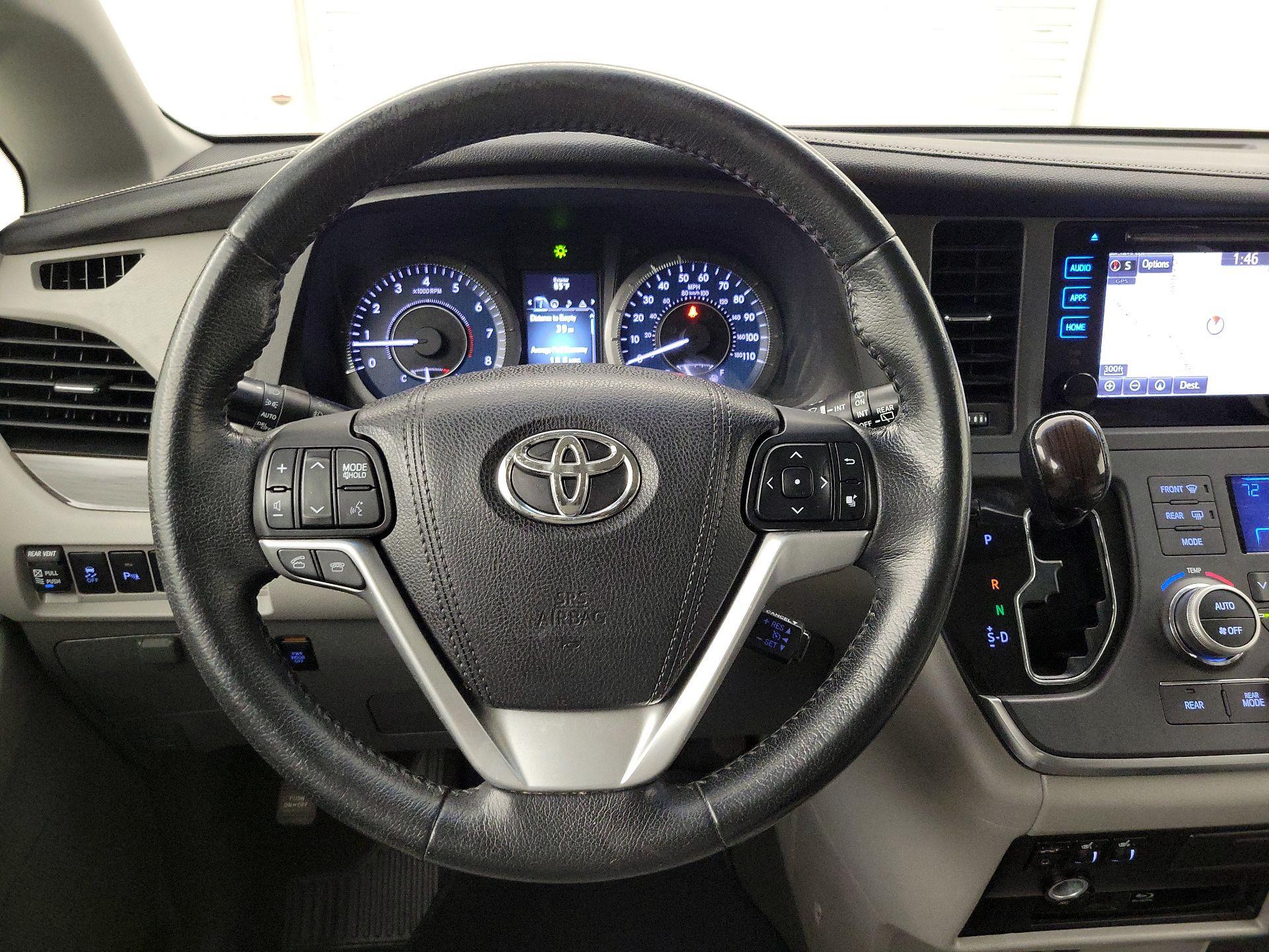 Thumbnail: 2015 Toyota Sienna - 10