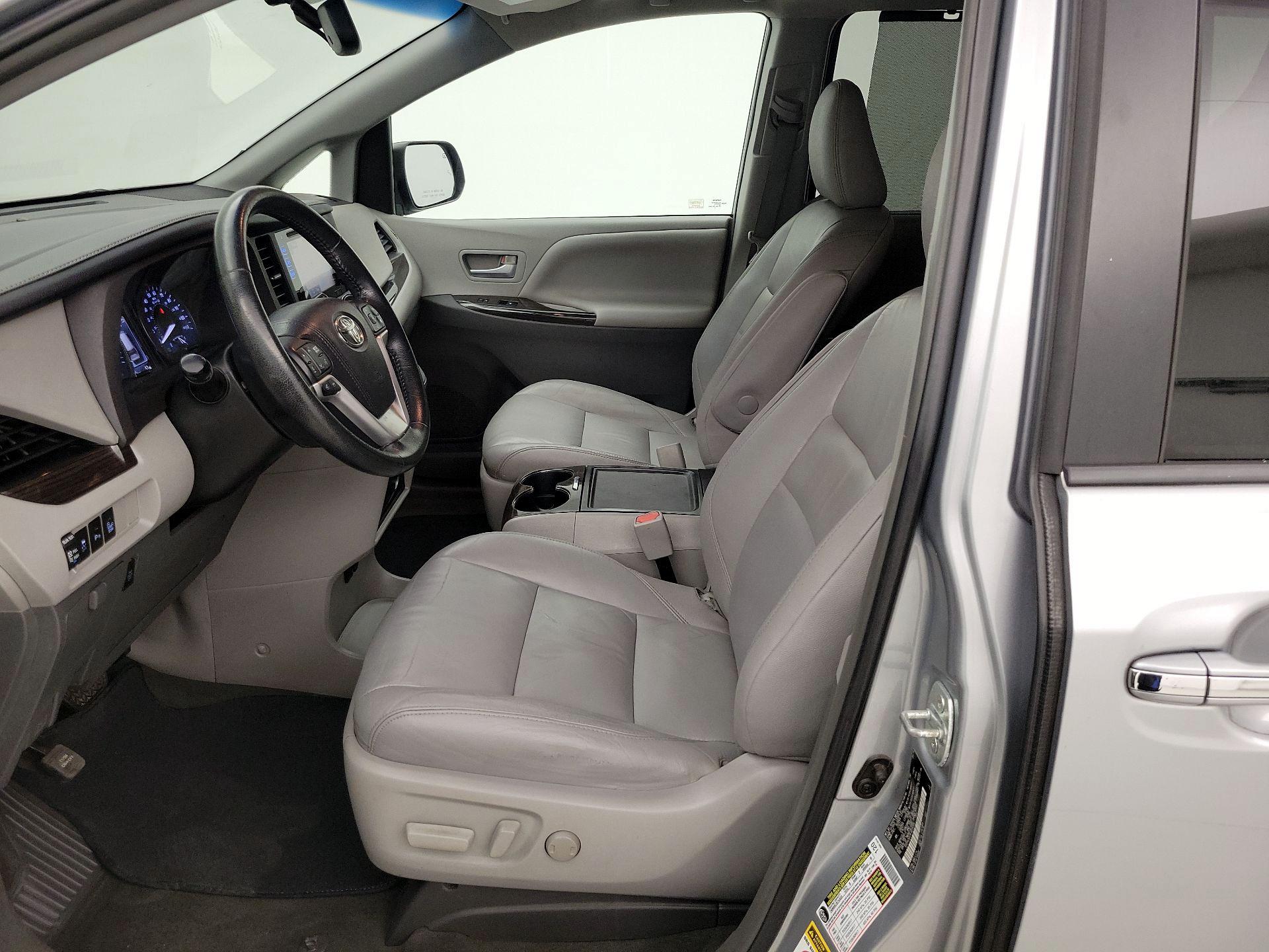 Thumbnail: 2015 Toyota Sienna - 11