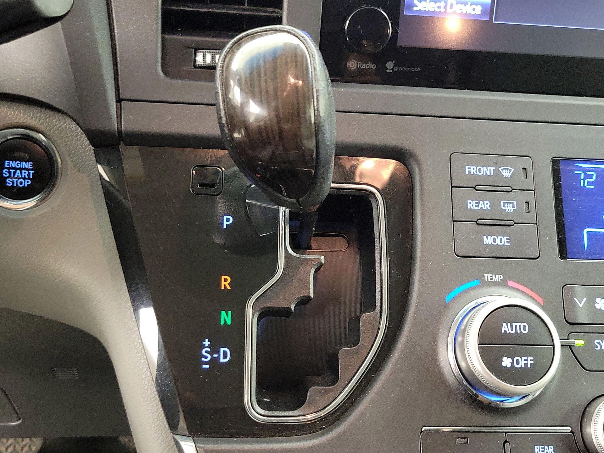 Thumbnail: 2015 Toyota Sienna - 18