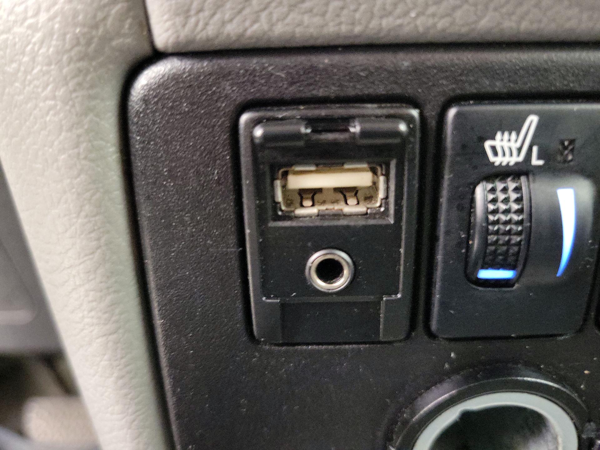 Thumbnail: 2015 Toyota Sienna - 19