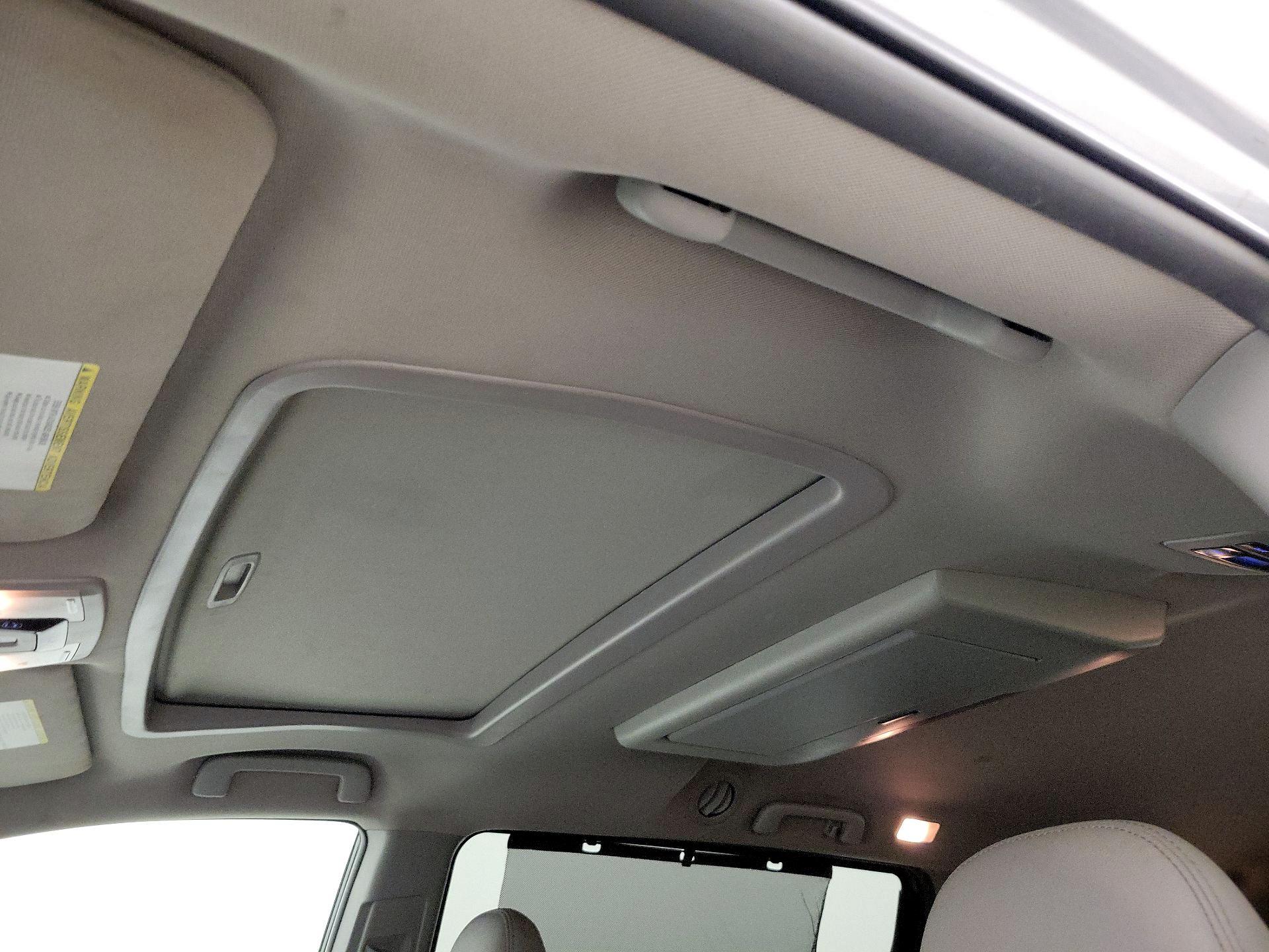 Thumbnail: 2015 Toyota Sienna - 20