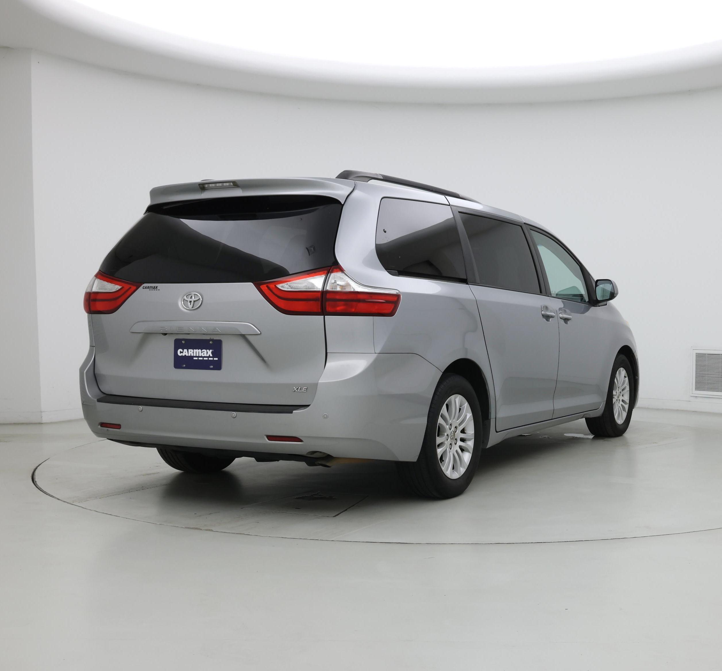 Thumbnail: 2015 Toyota Sienna - 8