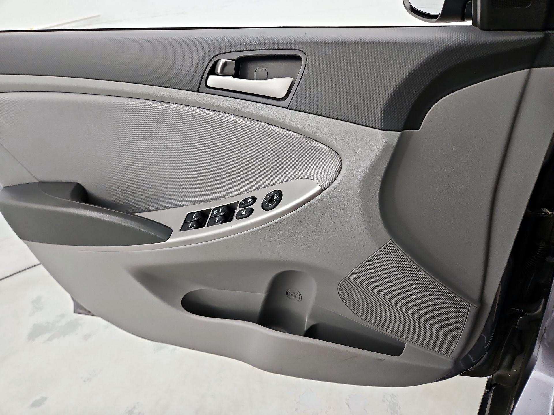 Thumbnail: 2015 Hyundai Accent - 12