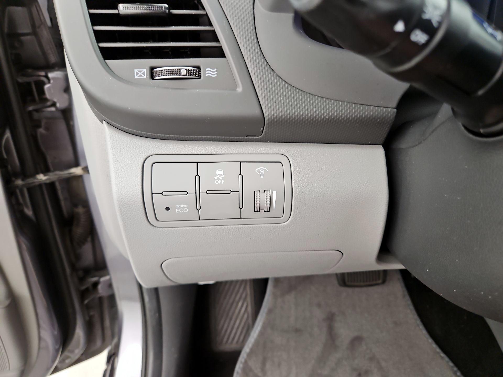 Thumbnail: 2015 Hyundai Accent - 13