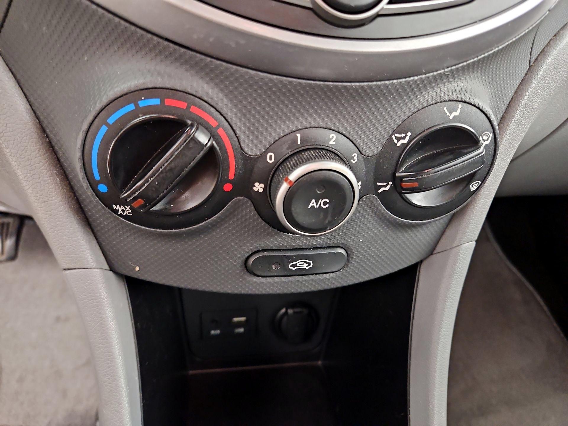 Thumbnail: 2015 Hyundai Accent - 15