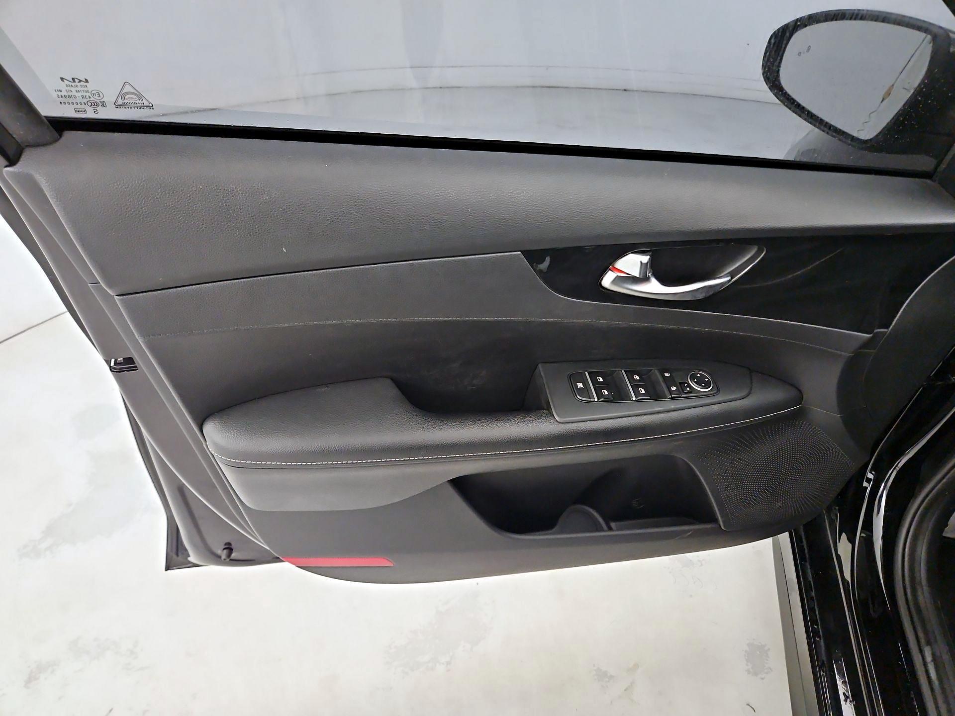 Thumbnail: 2022 Kia Forte - 12