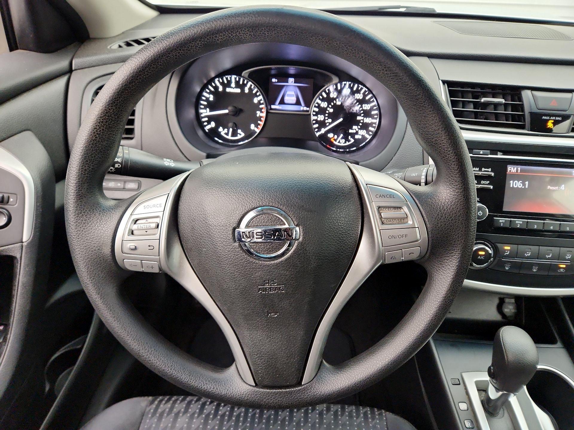 Thumbnail: 2016 Nissan Altima - 10