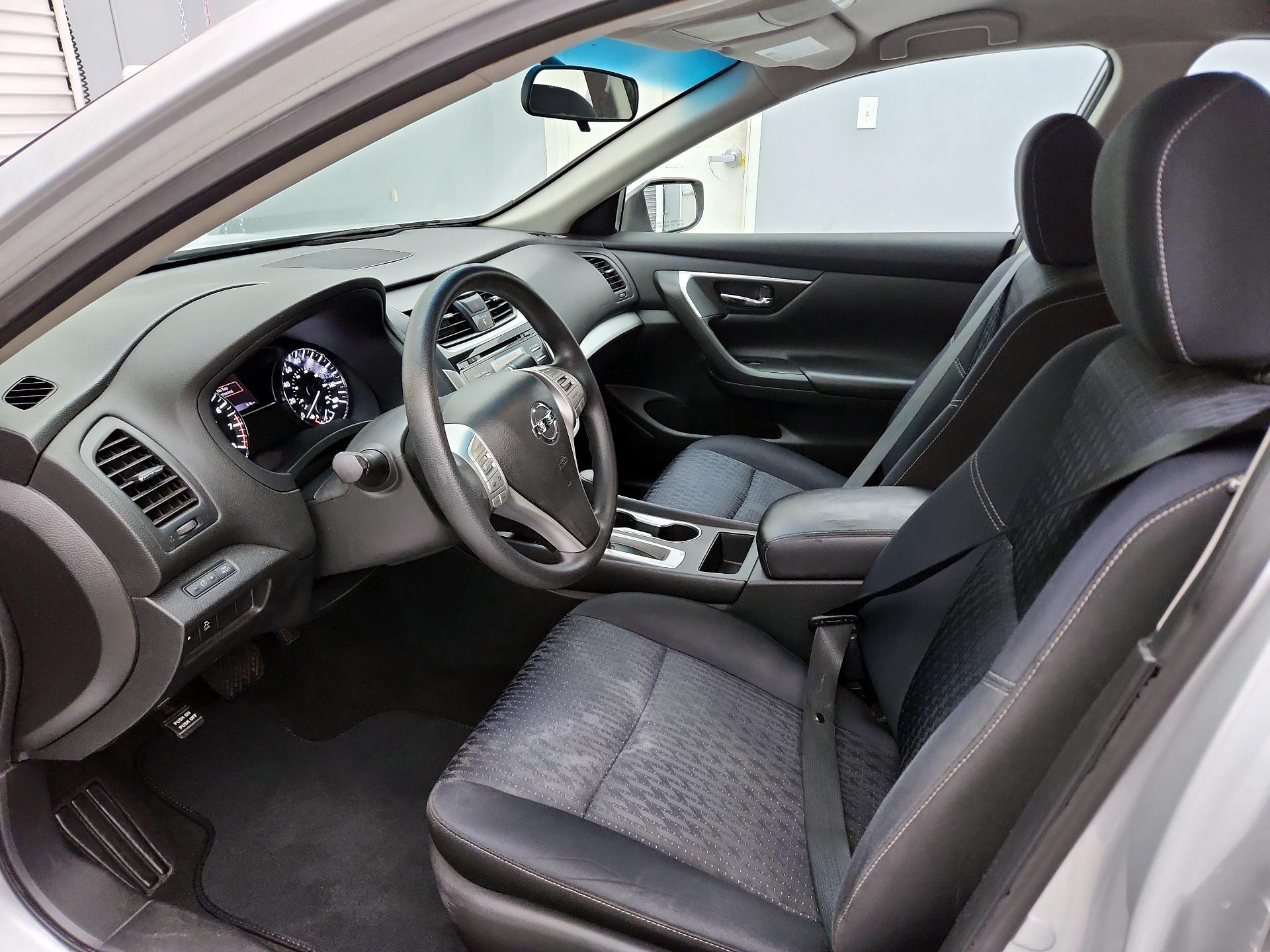 Thumbnail: 2016 Nissan Altima - 11