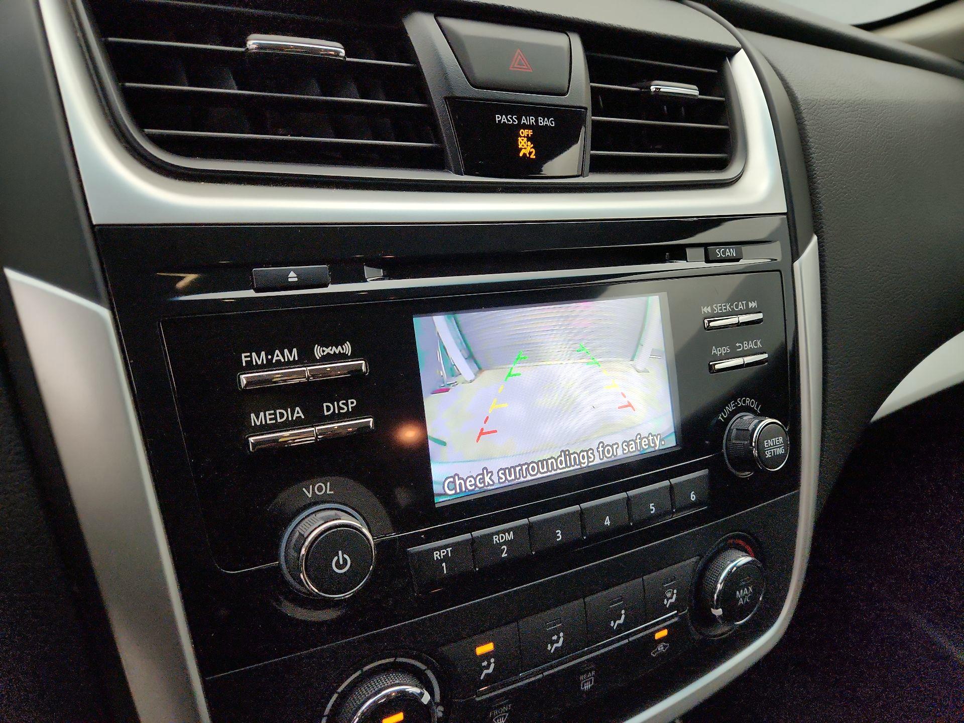 Thumbnail: 2016 Nissan Altima - 14