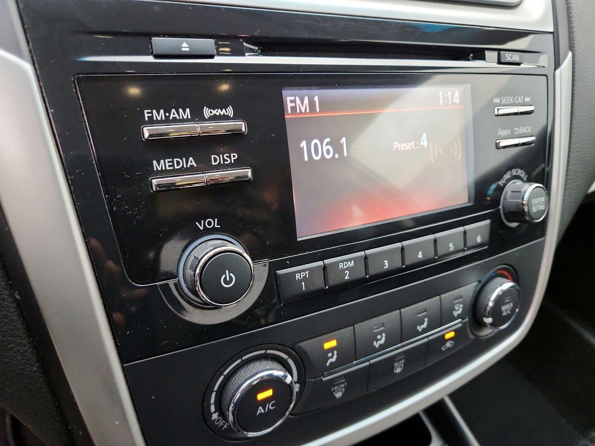 Thumbnail: 2016 Nissan Altima - 15