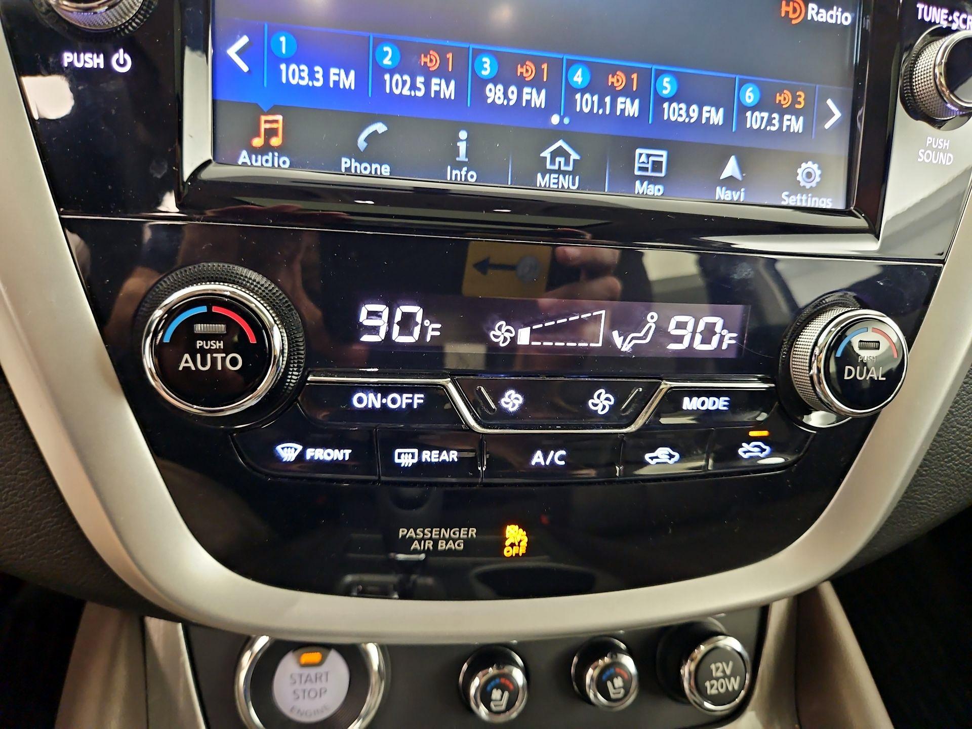 Thumbnail: 2015 Nissan Murano - 17