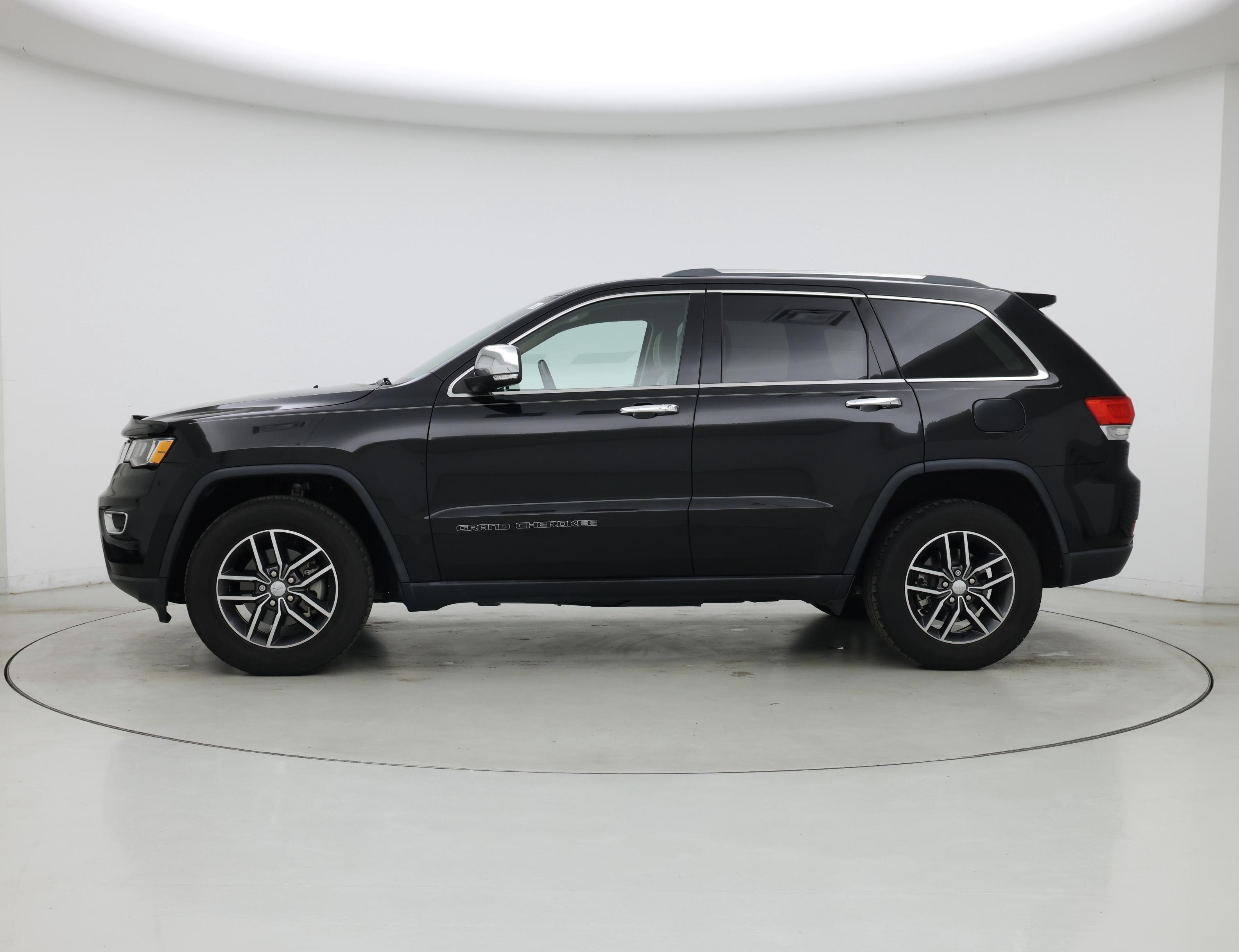 Thumbnail: 2018 Jeep Grand Cherokee - 3