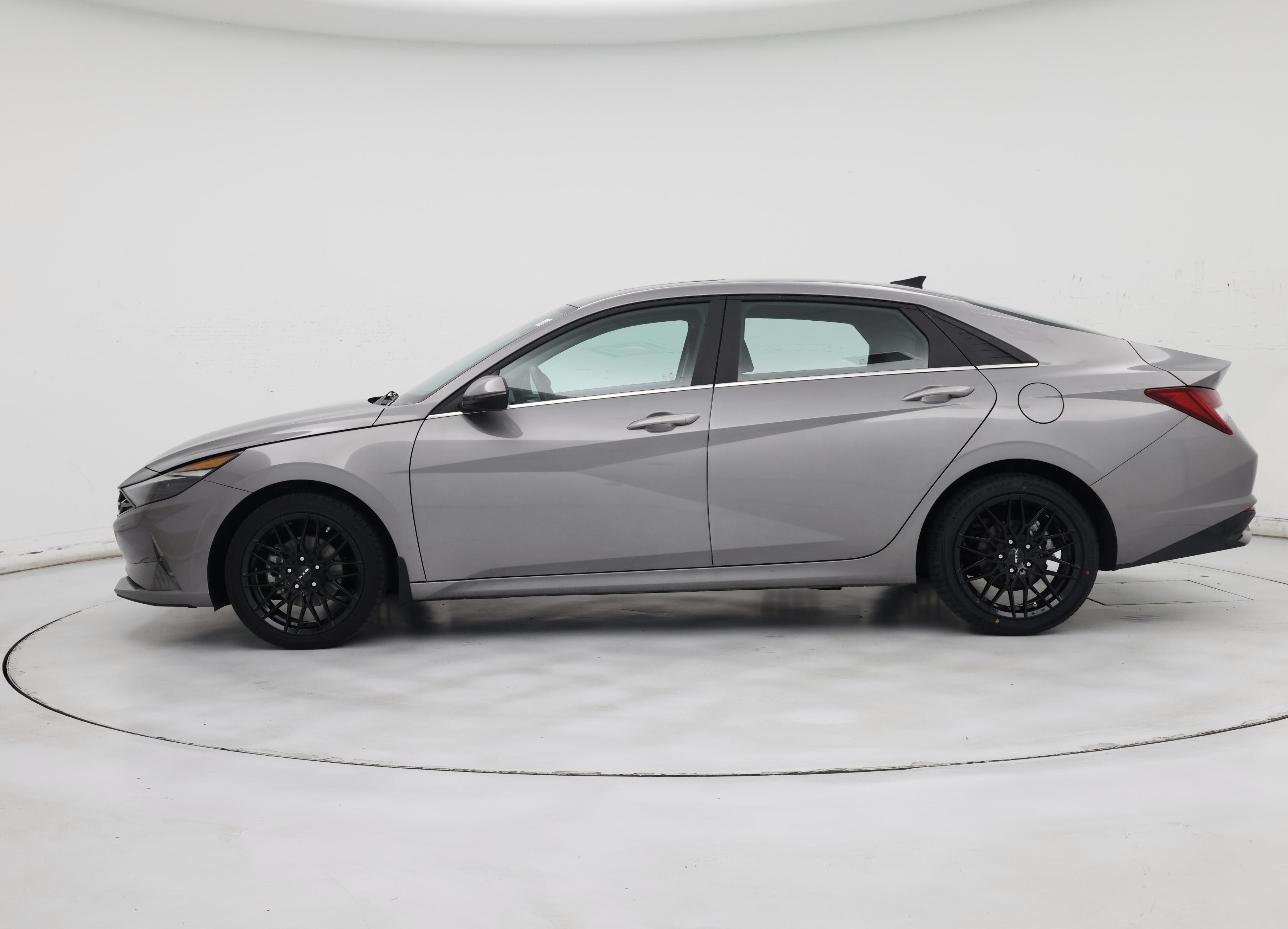 Thumbnail: 2023 Hyundai Elantra - 3