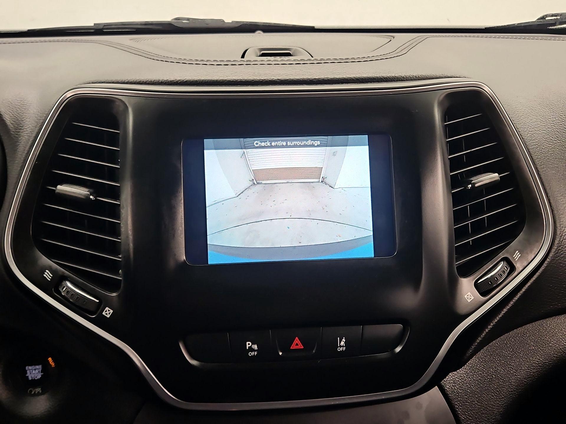 Thumbnail: 2021 Jeep Cherokee - 14