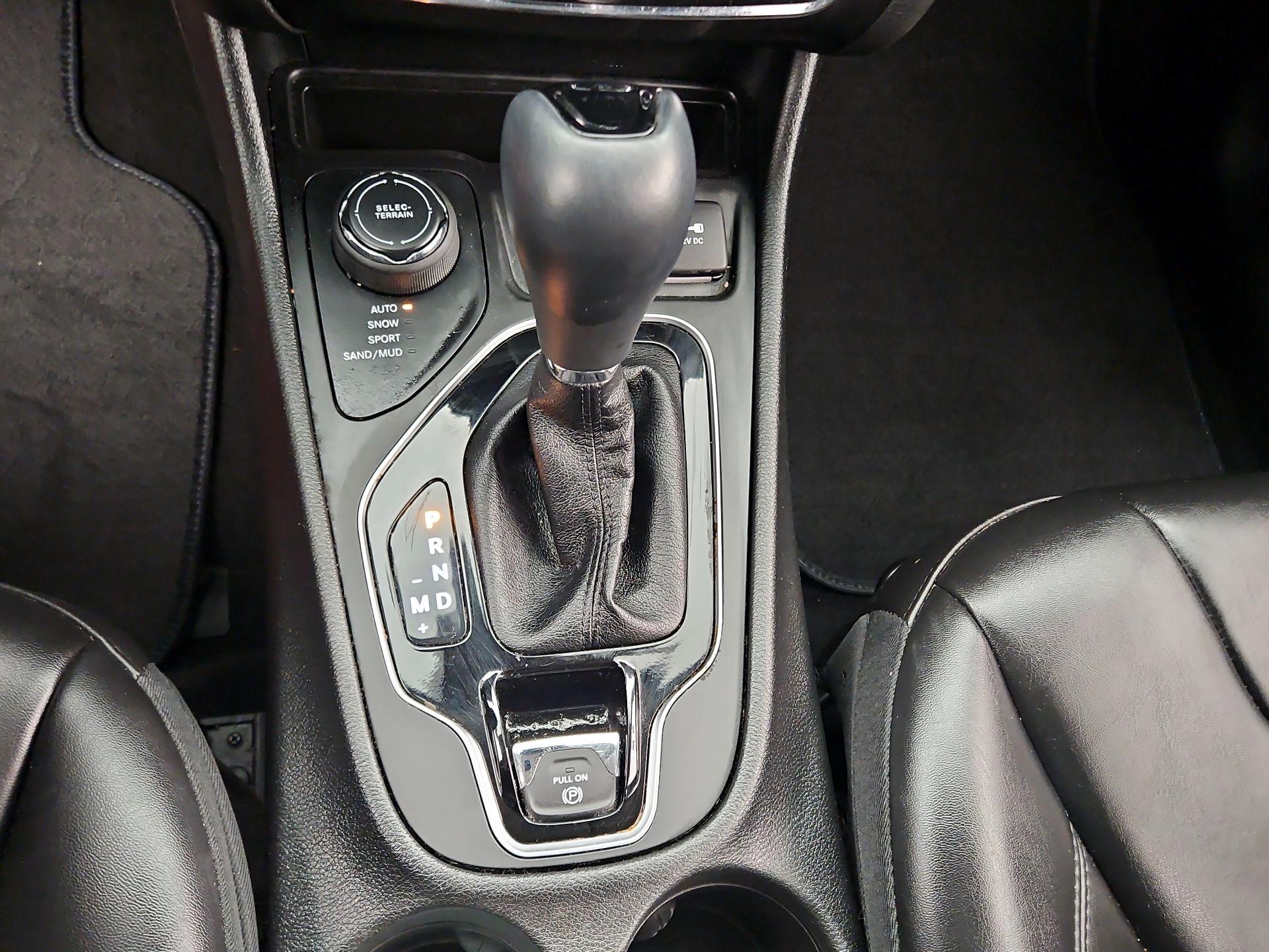 Thumbnail: 2021 Jeep Cherokee - 17