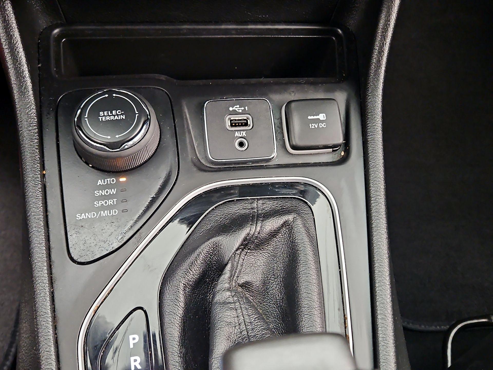 Thumbnail: 2021 Jeep Cherokee - 18