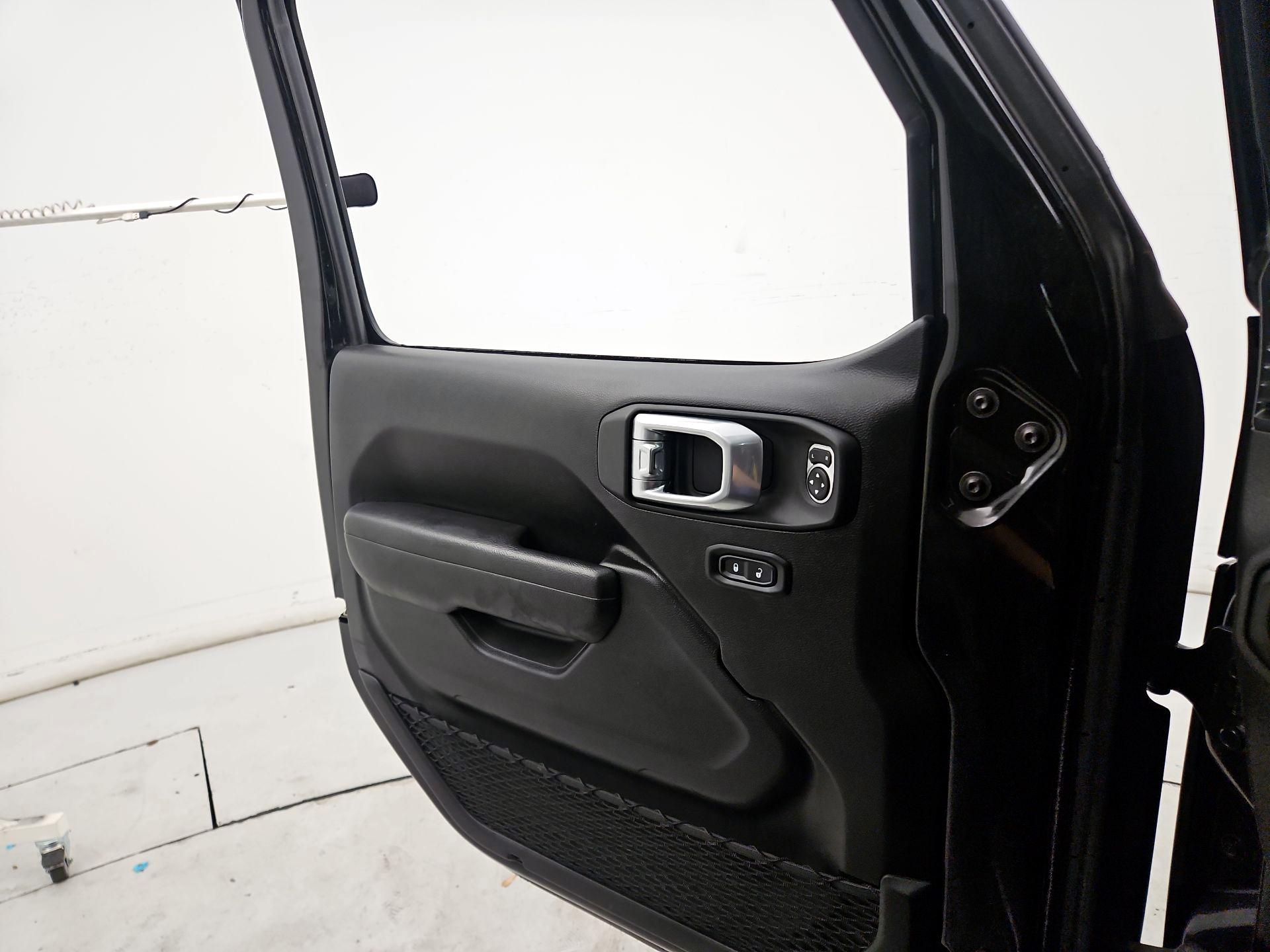 Thumbnail: 2023 Jeep Gladiator - 12