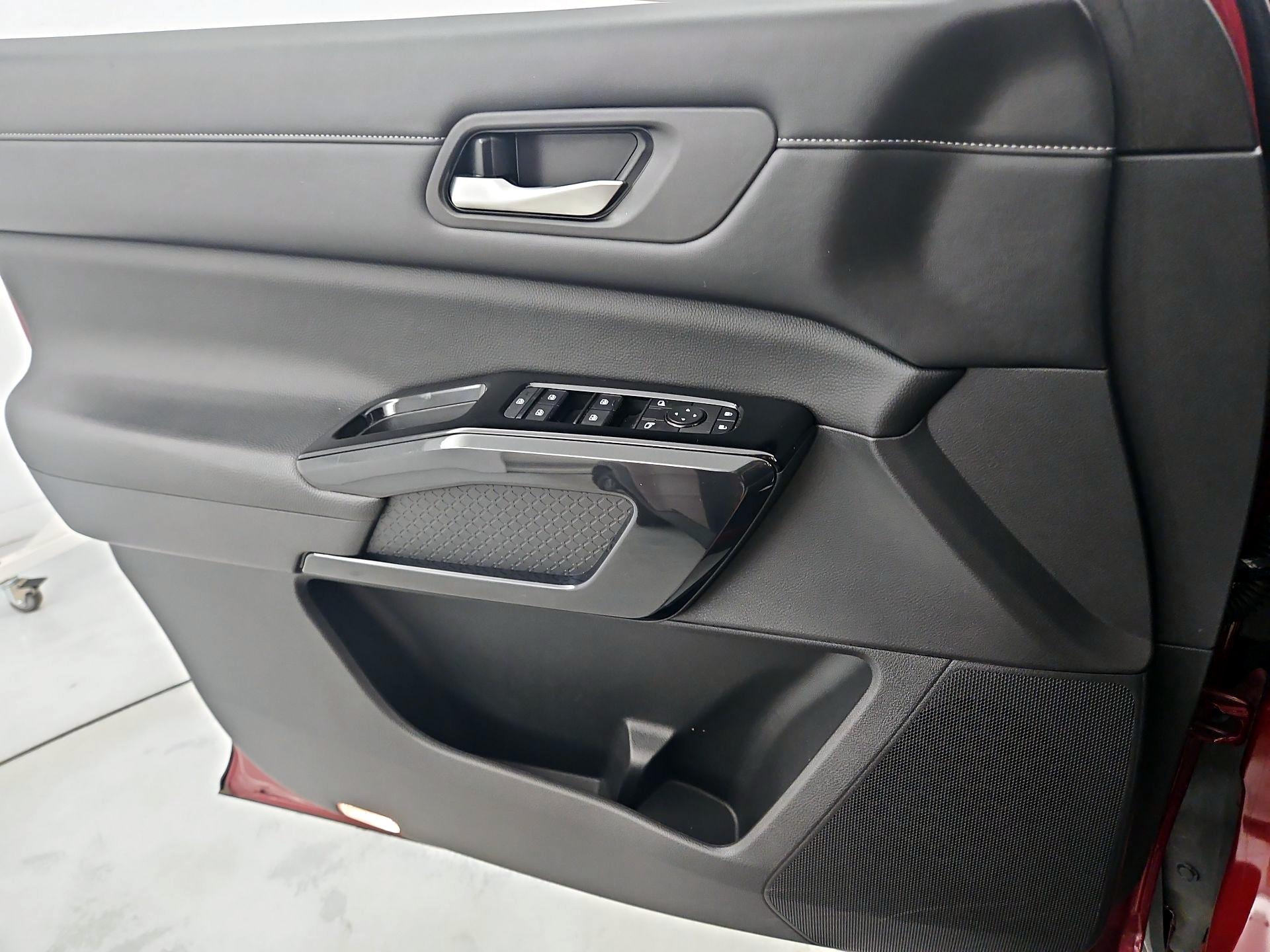 Thumbnail: 2022 Nissan Pathfinder - 12