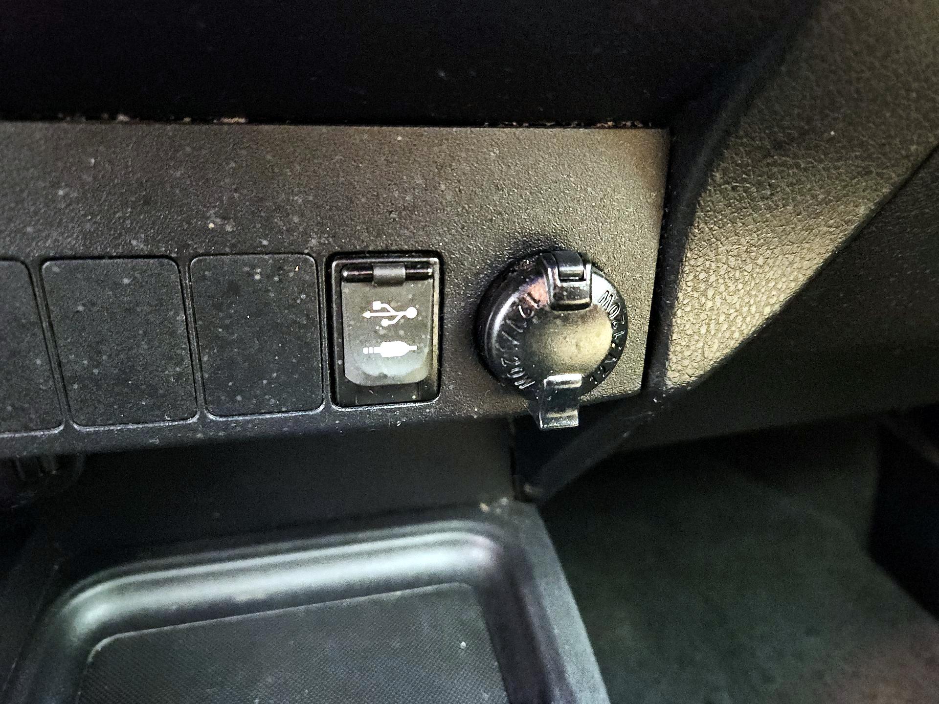 Thumbnail: 2017 Toyota RAV4 - 18