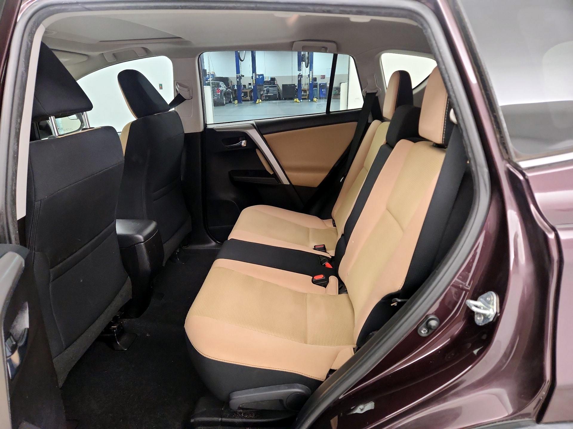 Thumbnail: 2017 Toyota RAV4 - 20