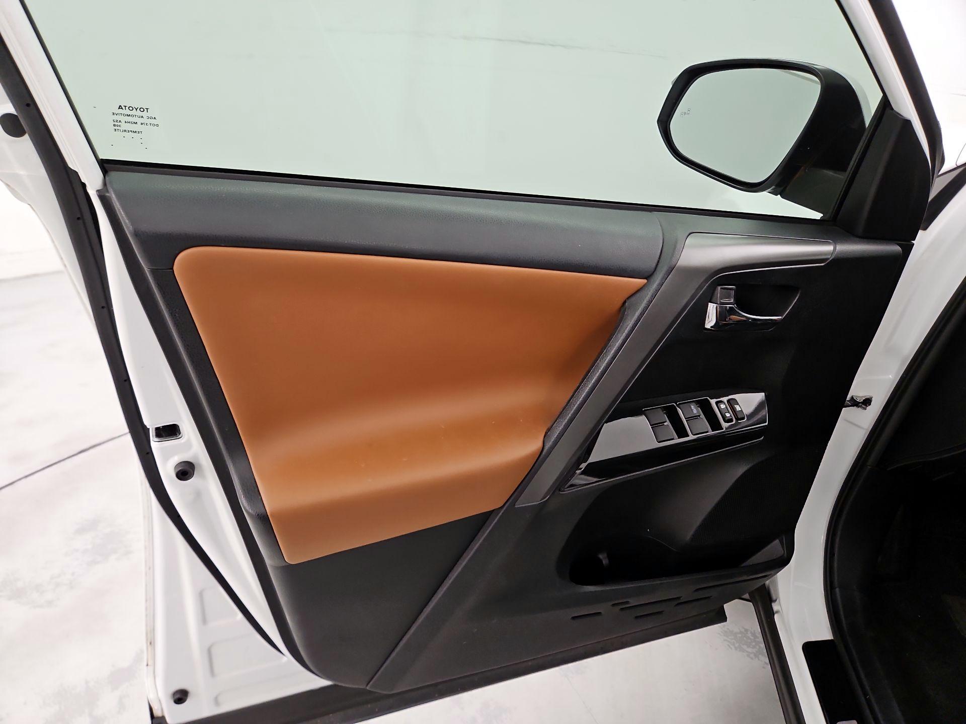 Thumbnail: 2017 Toyota RAV4 - 12