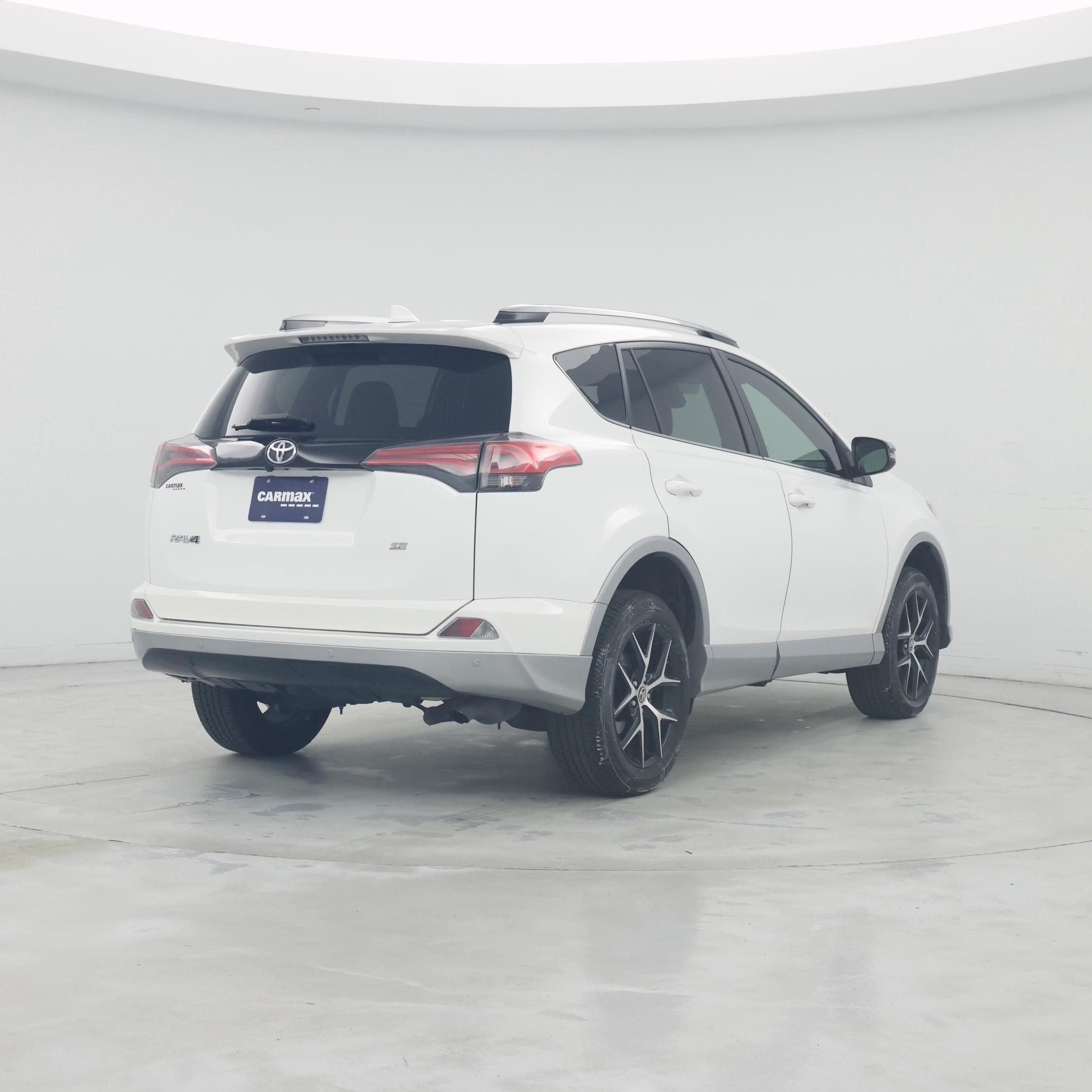 Thumbnail: 2017 Toyota RAV4 - 8