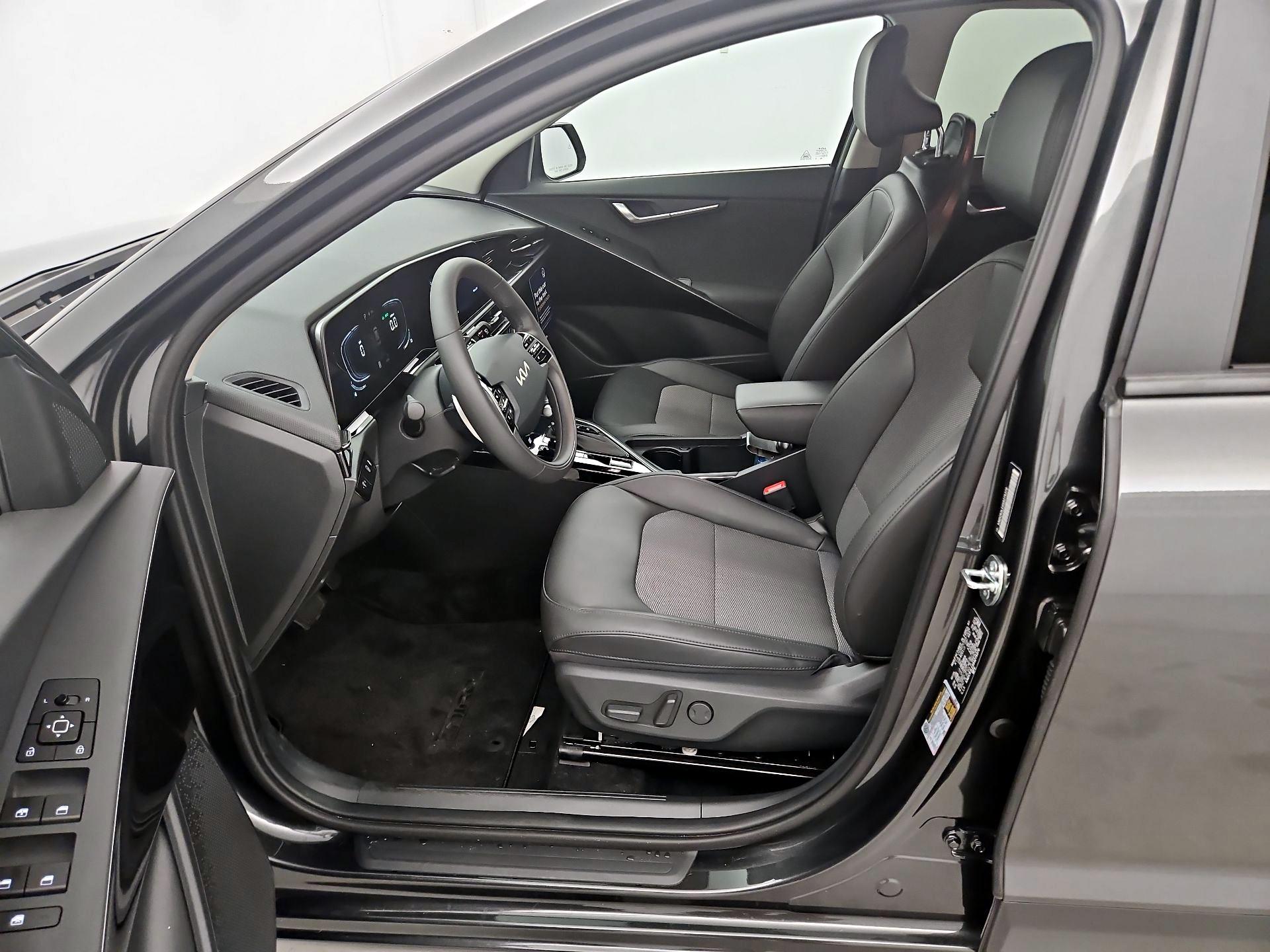 Thumbnail: 2025 Kia Niro - 11