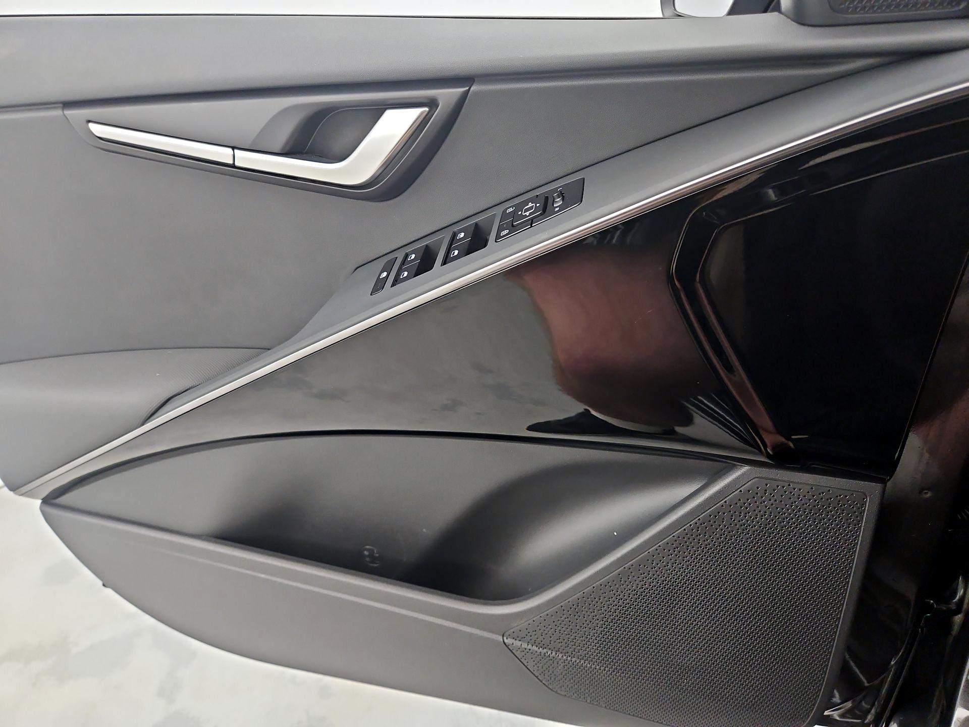 Thumbnail: 2025 Kia Niro - 12