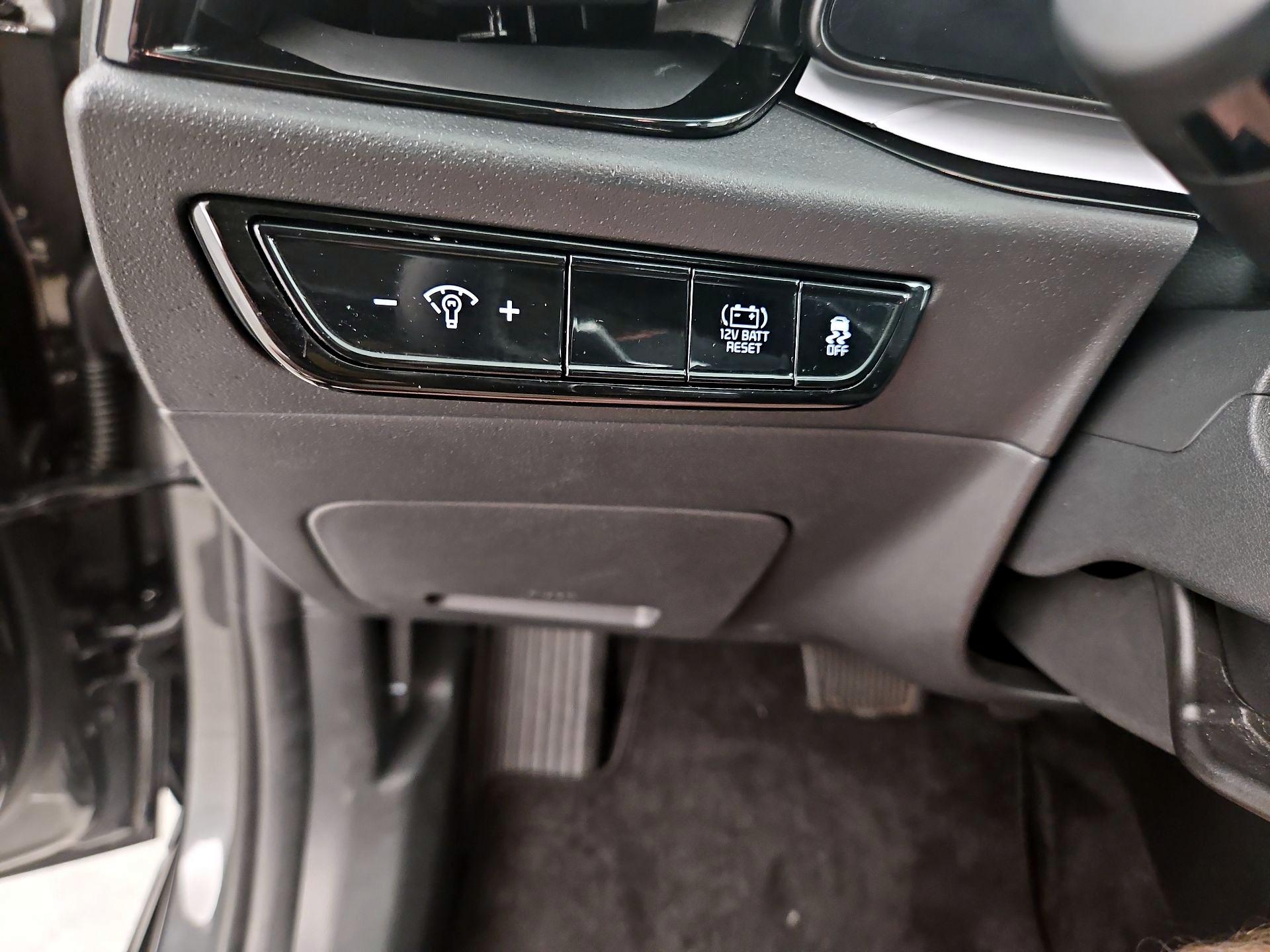 Thumbnail: 2025 Kia Niro - 13