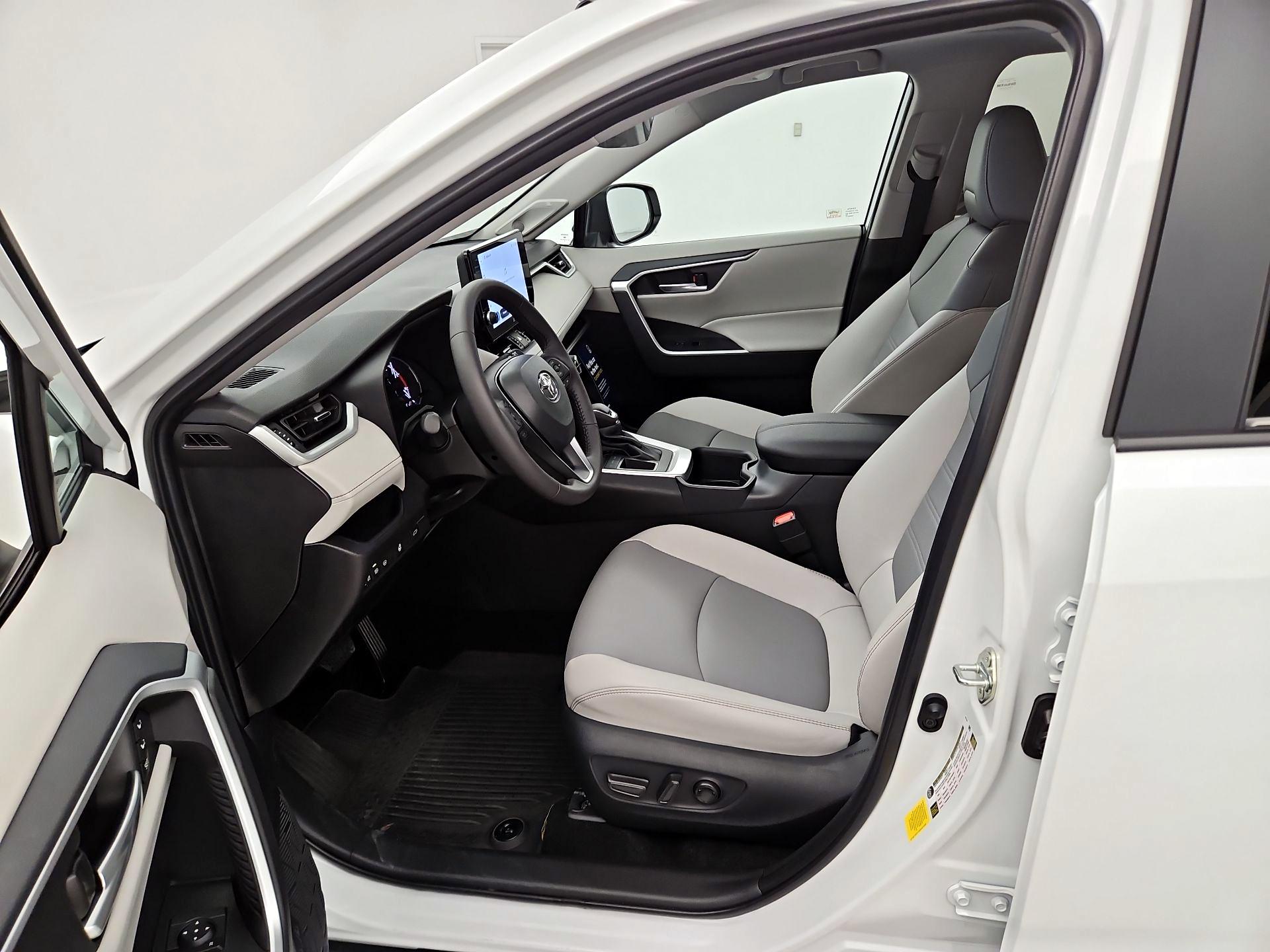 Thumbnail: 2025 Toyota RAV4 - 11