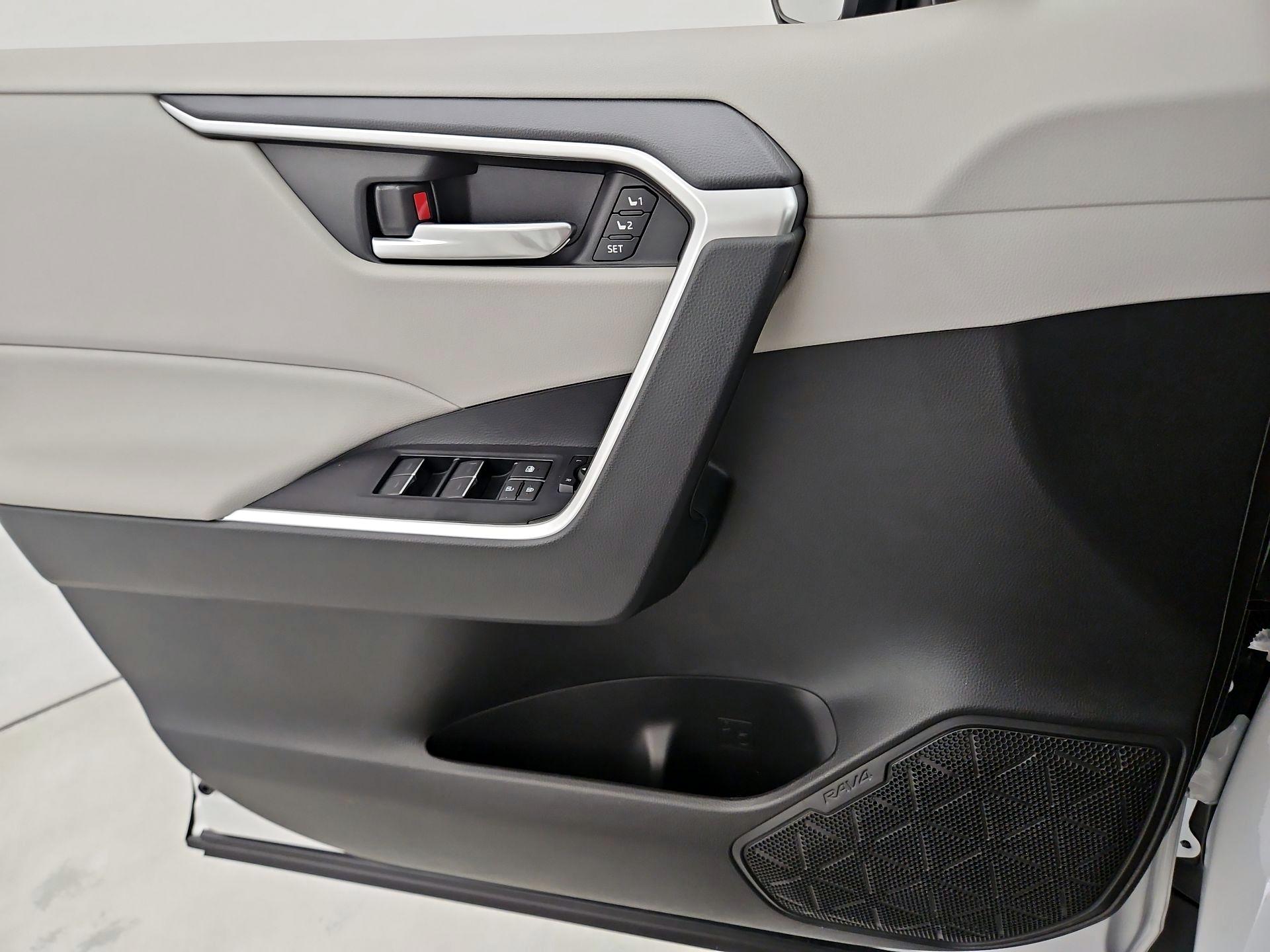 Thumbnail: 2025 Toyota RAV4 - 12