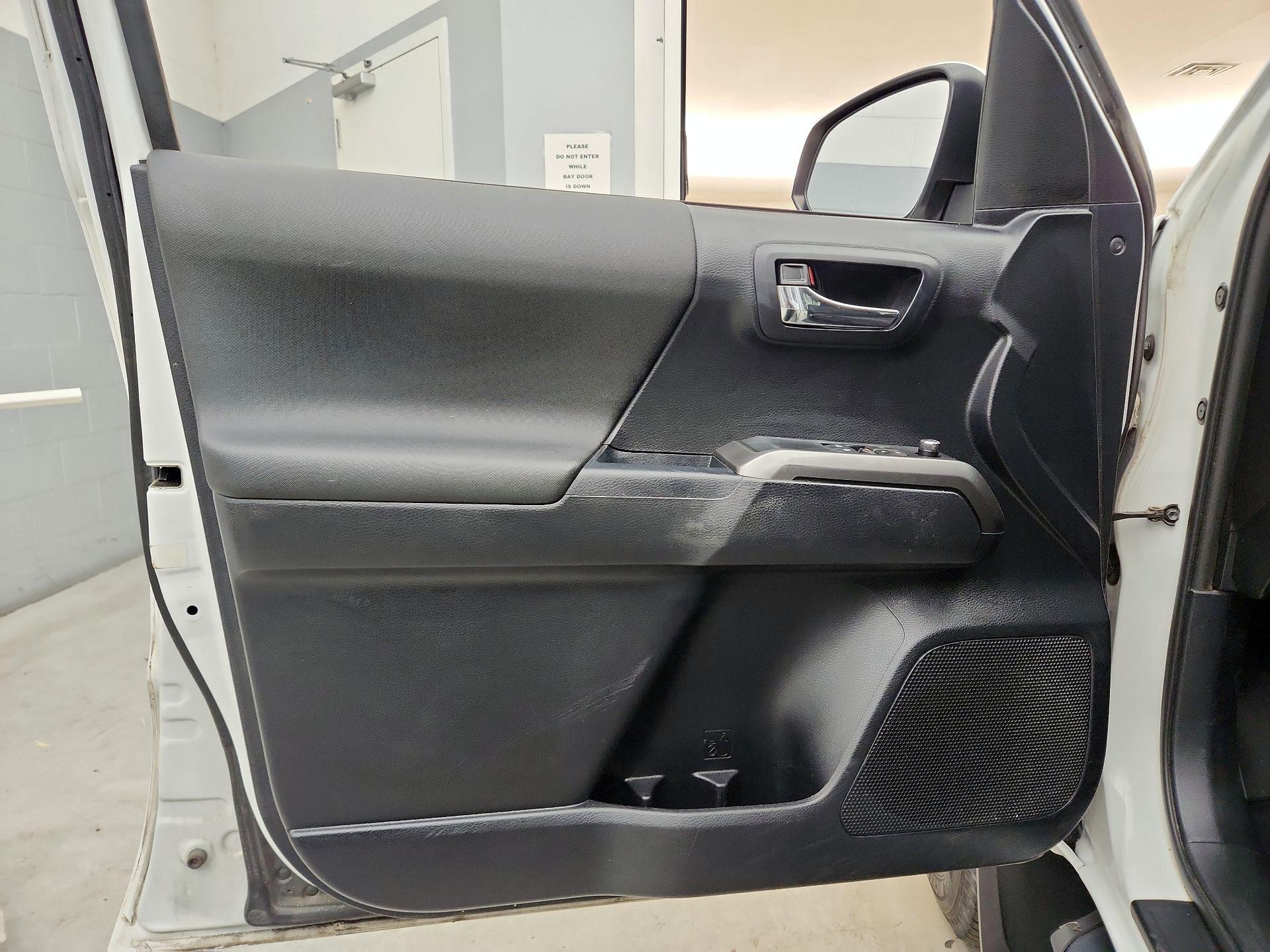 Thumbnail: 2017 Toyota Tacoma - 12