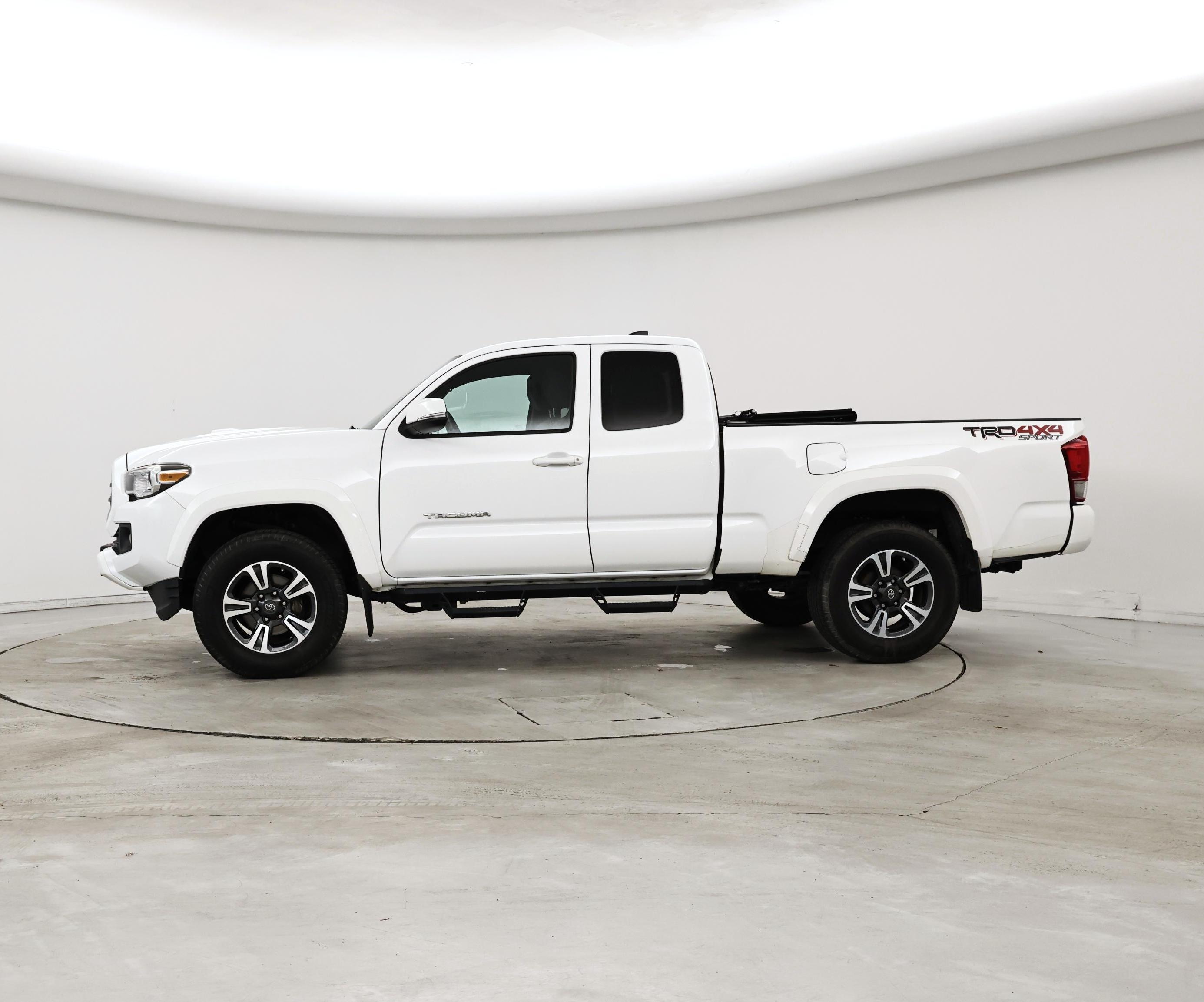 Thumbnail: 2017 Toyota Tacoma - 3