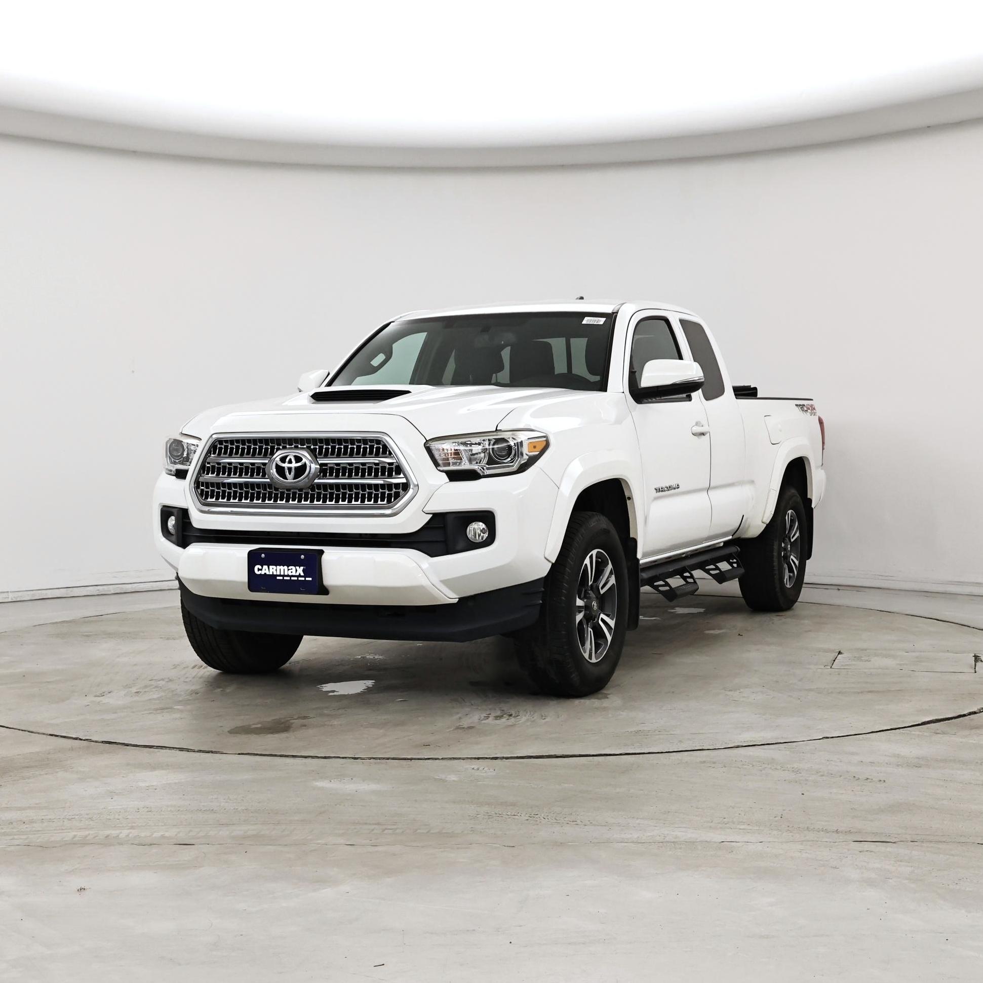 Thumbnail: 2017 Toyota Tacoma - 4