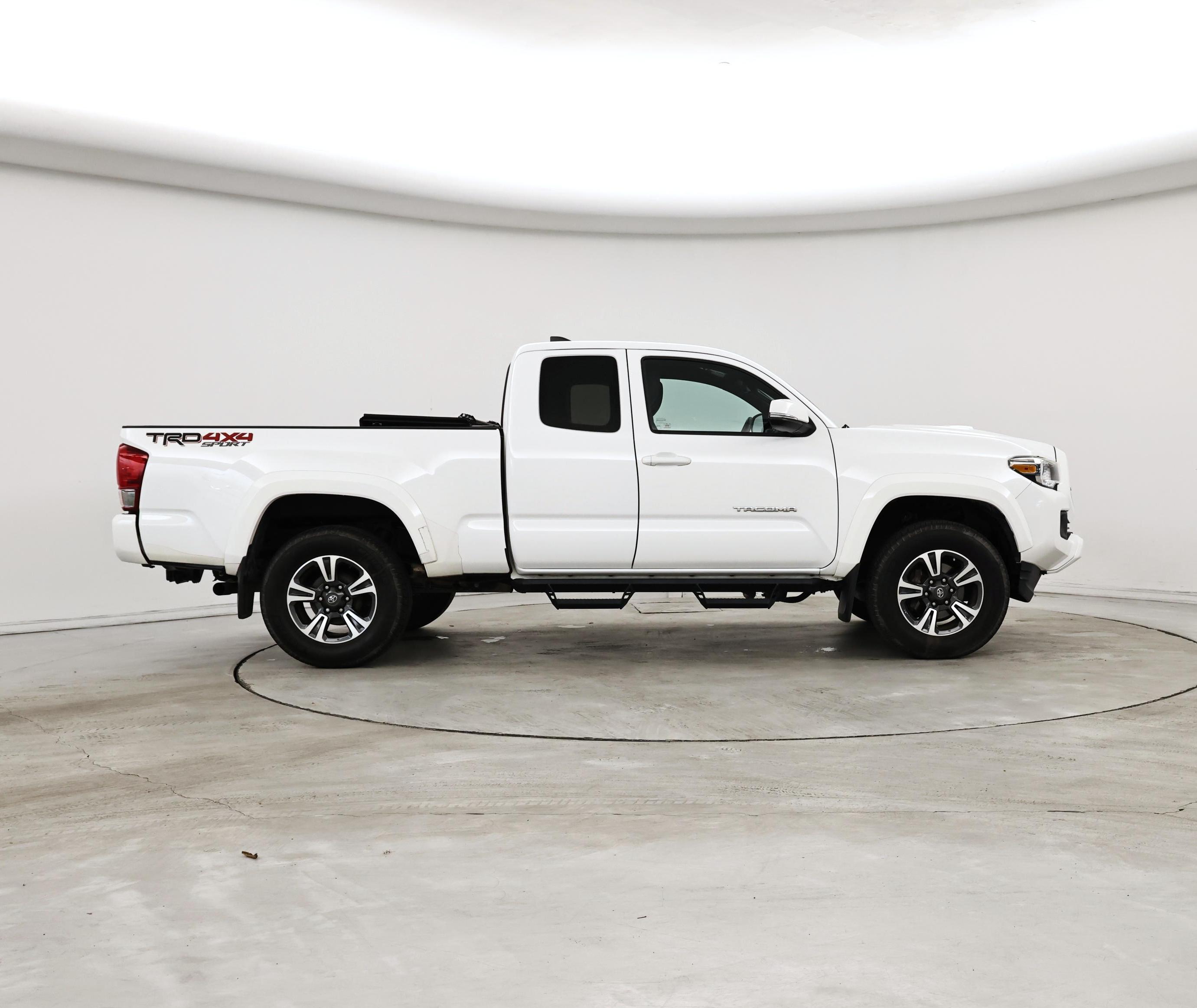 Thumbnail: 2017 Toyota Tacoma - 7