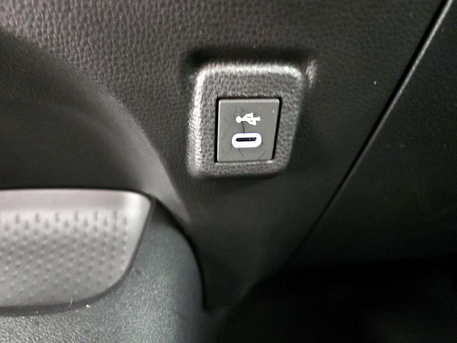 Thumbnail: 2025 Toyota Corolla - 18