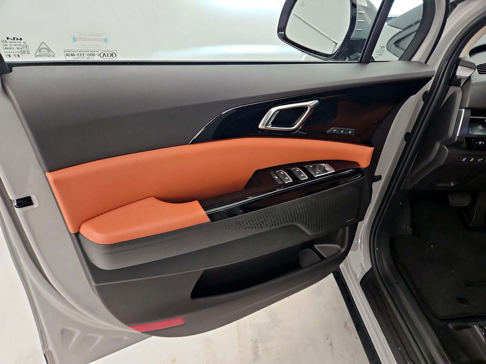 Thumbnail: 2022 Kia Carnival - 12