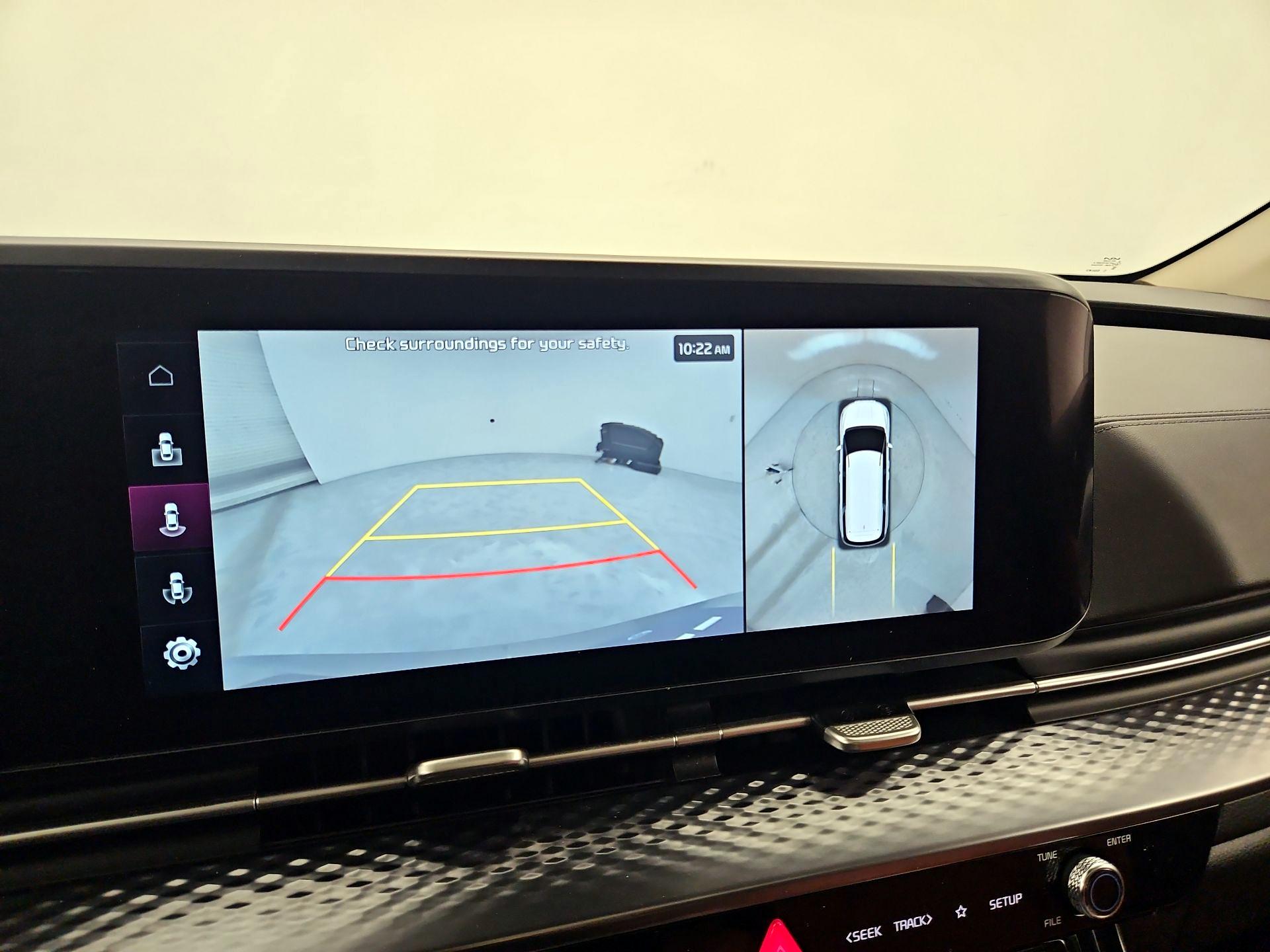 Thumbnail: 2022 Kia Carnival - 15