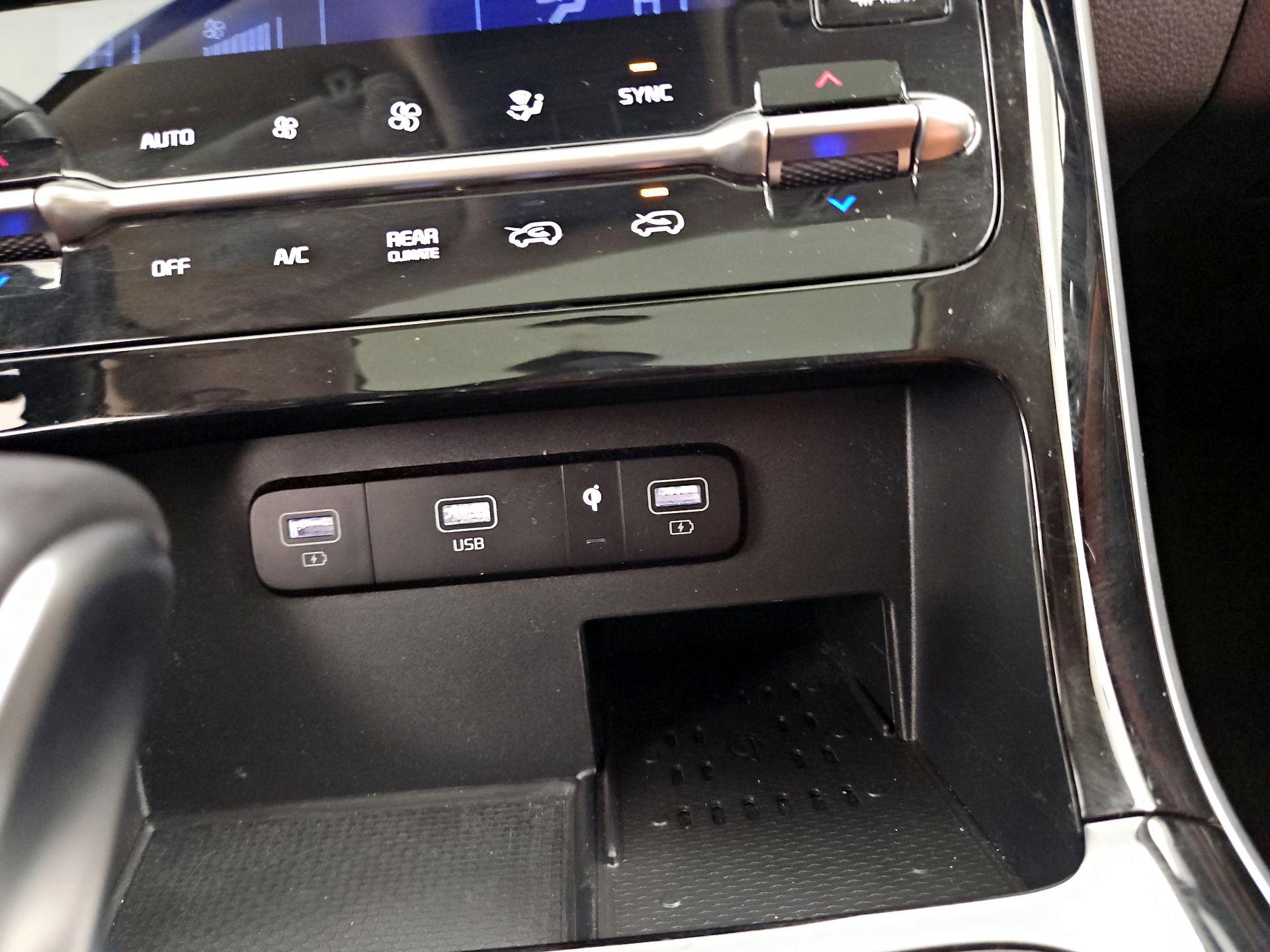 Thumbnail: 2022 Kia Carnival - 19