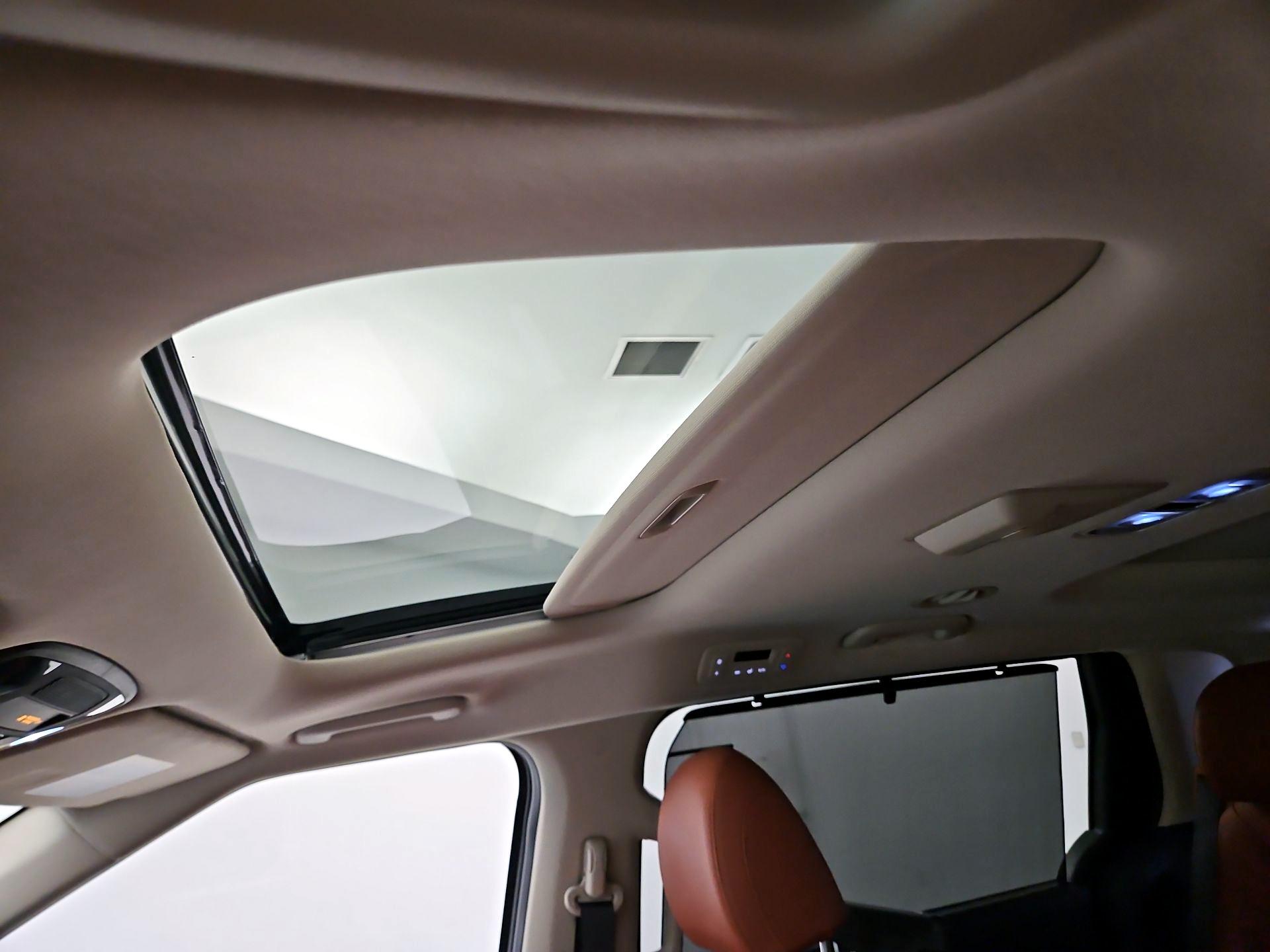 Thumbnail: 2022 Kia Carnival - 20