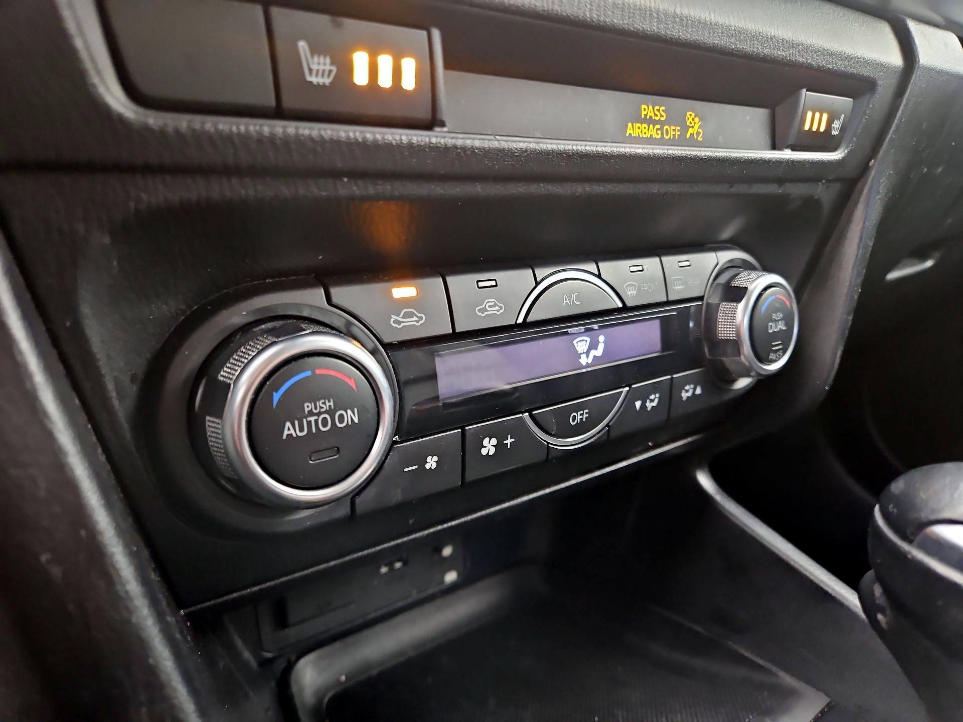 Thumbnail: 2018 Mazda Mazda3 - 16