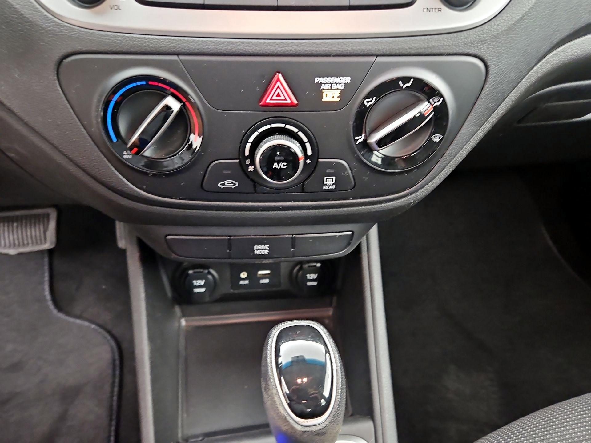 Thumbnail: 2022 Hyundai Accent - 16