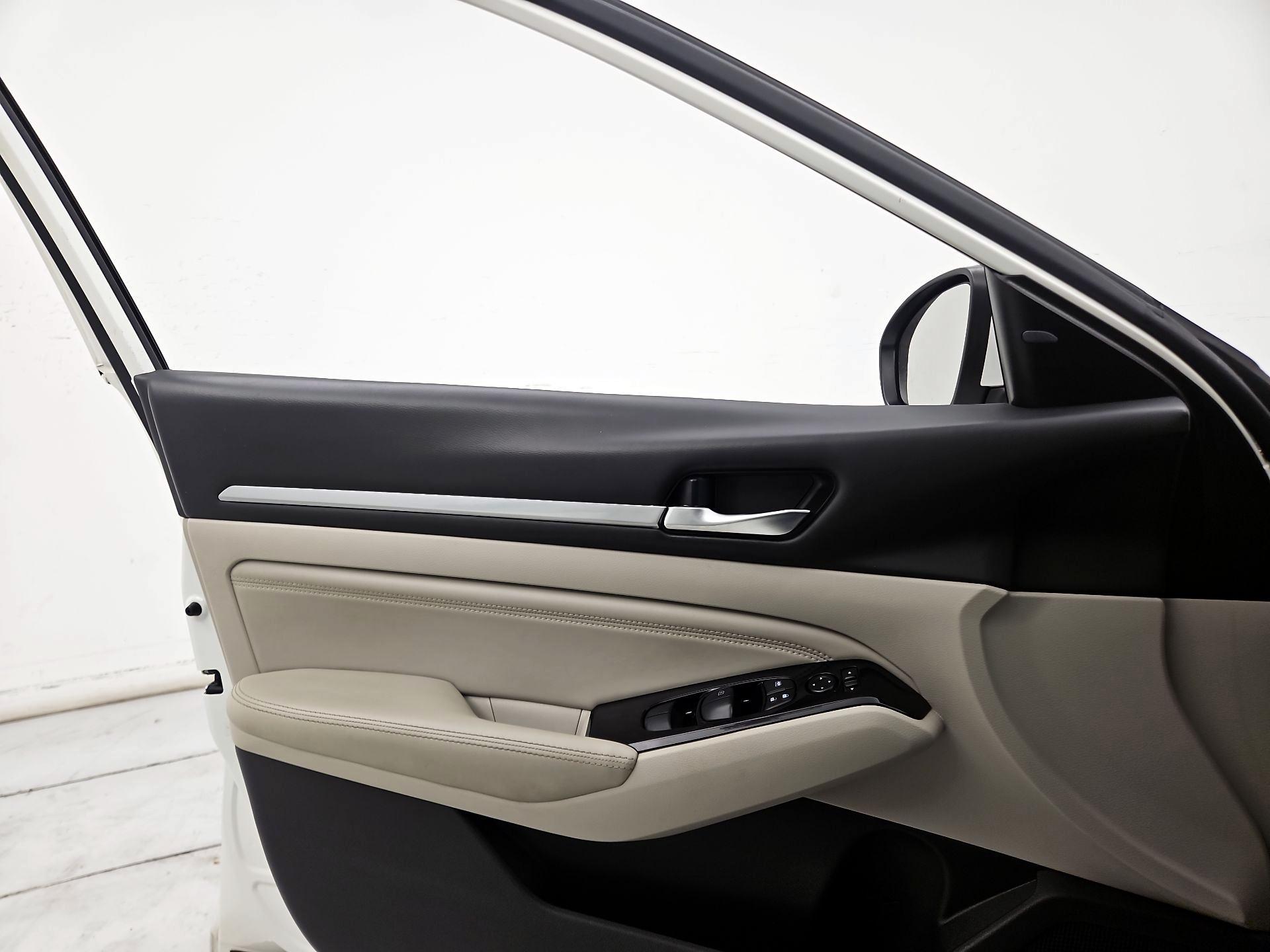 Thumbnail: 2022 Nissan Altima - 12