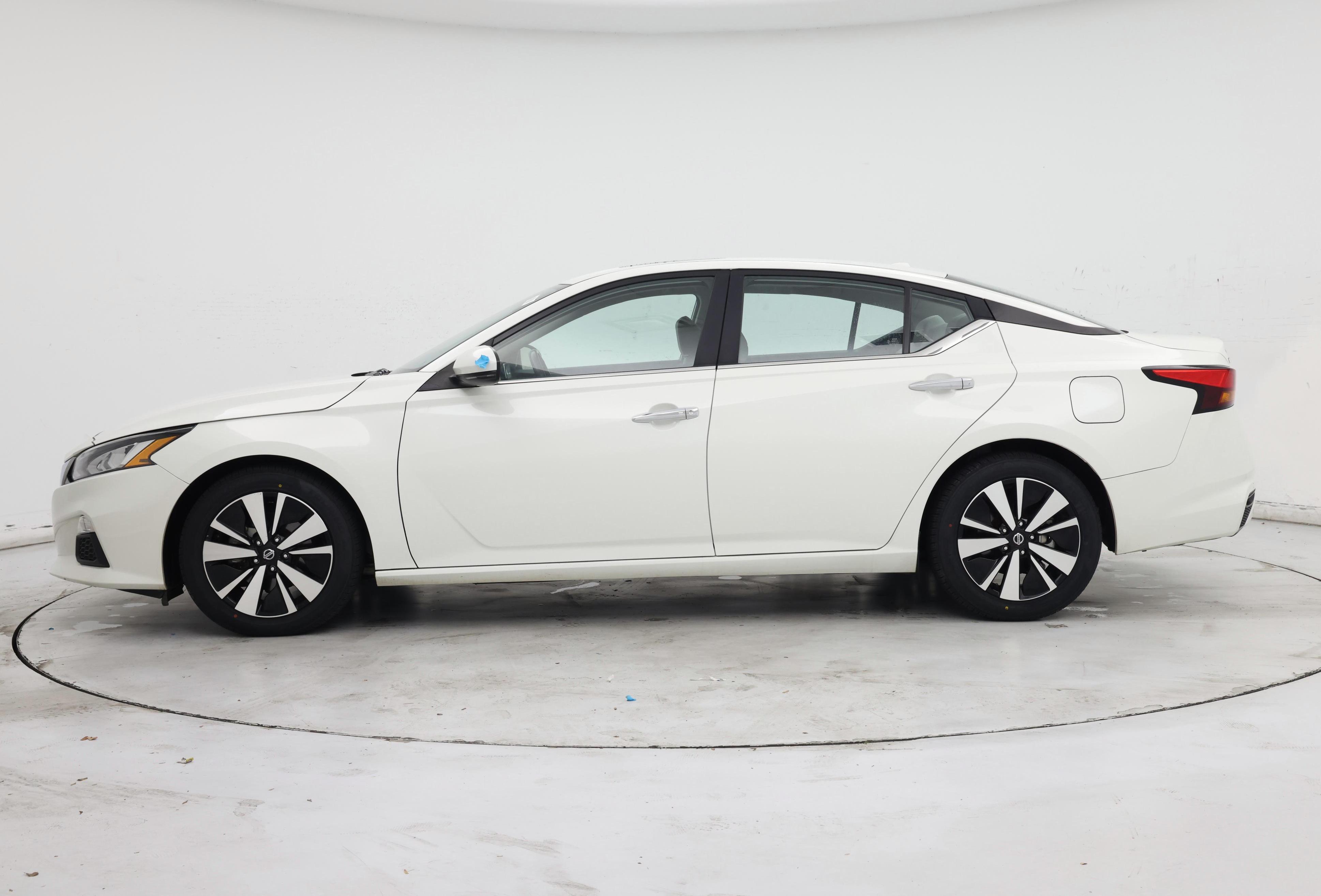 Thumbnail: 2022 Nissan Altima - 3