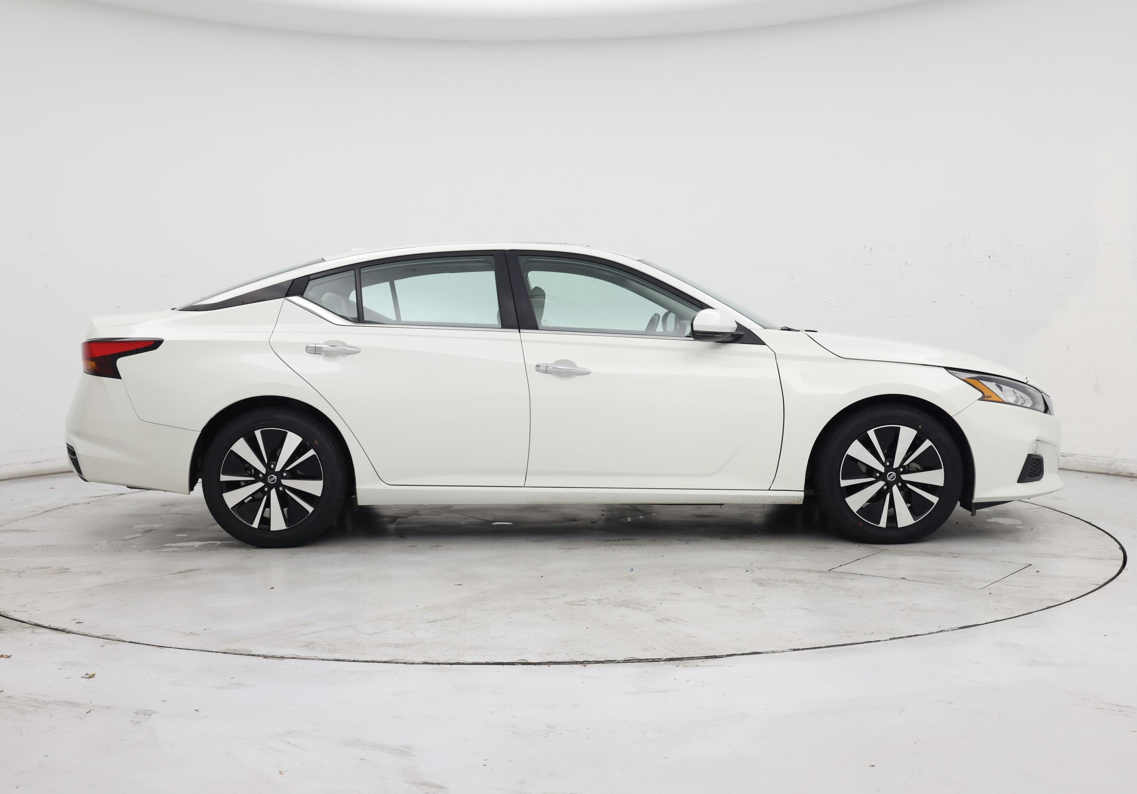 Thumbnail: 2022 Nissan Altima - 7