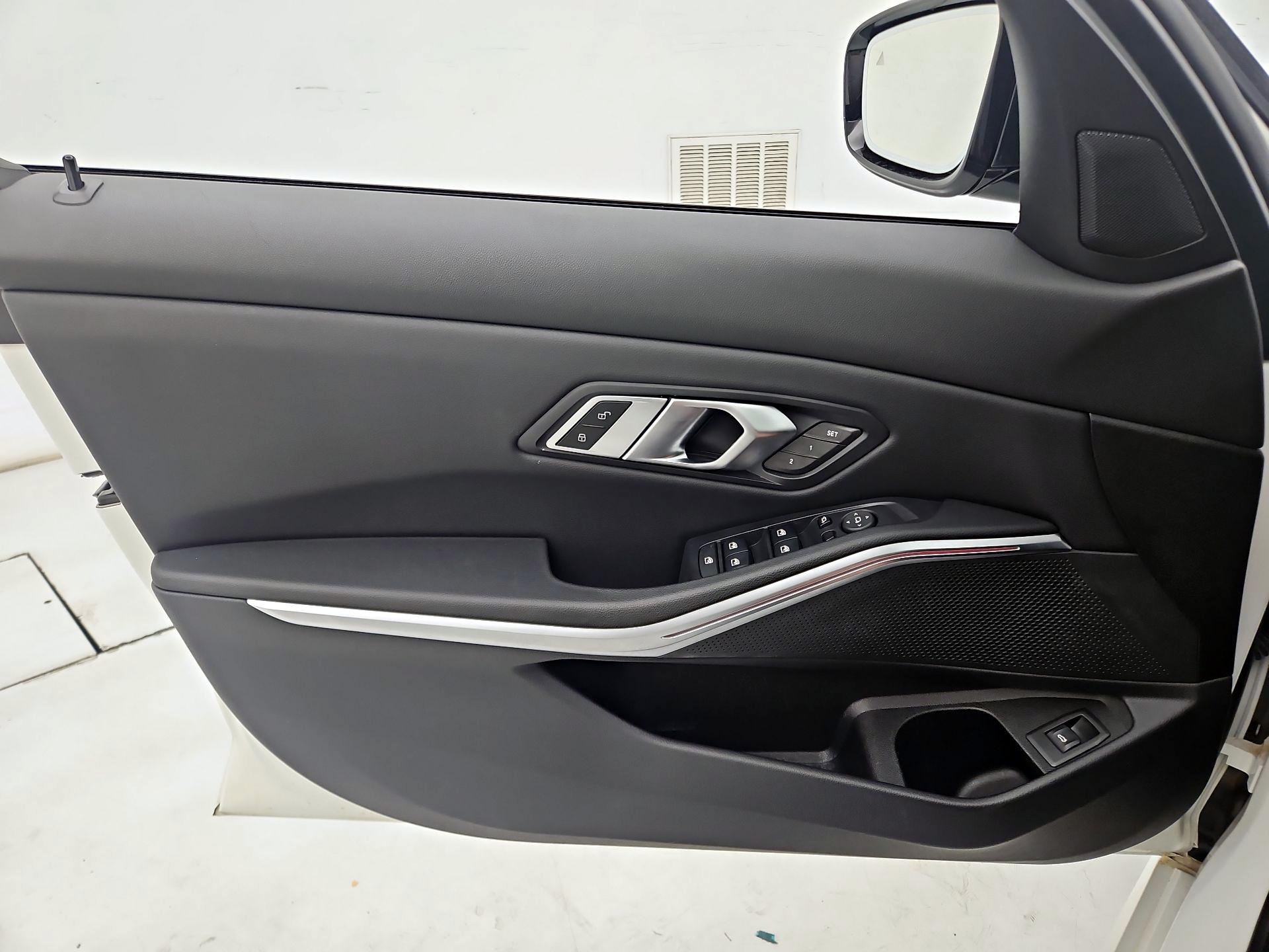 Thumbnail: 2022 BMW 3 Series - 12