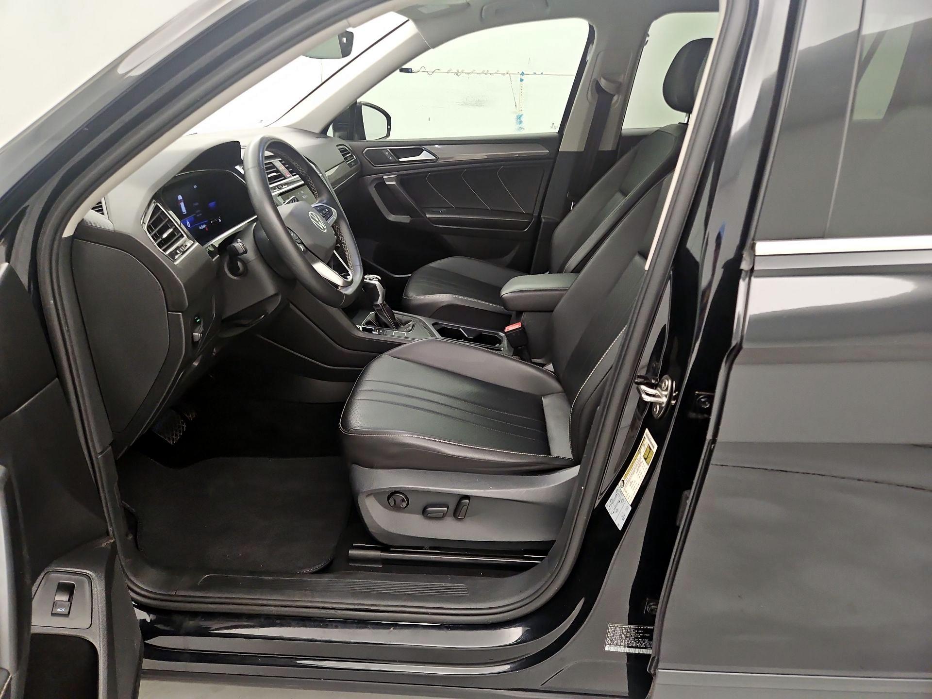 Thumbnail: 2022 Volkswagen Tiguan - 11