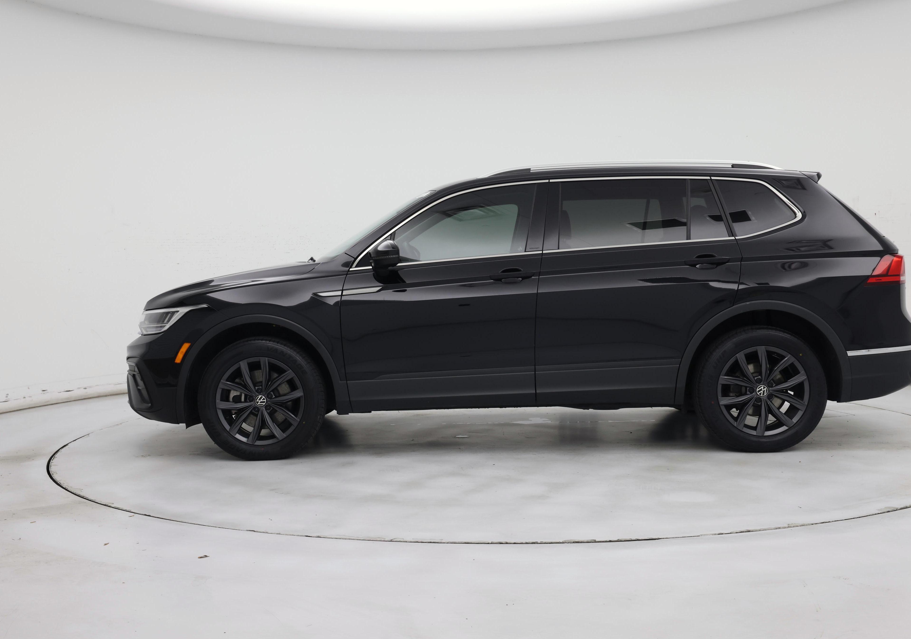 Thumbnail: 2022 Volkswagen Tiguan - 3