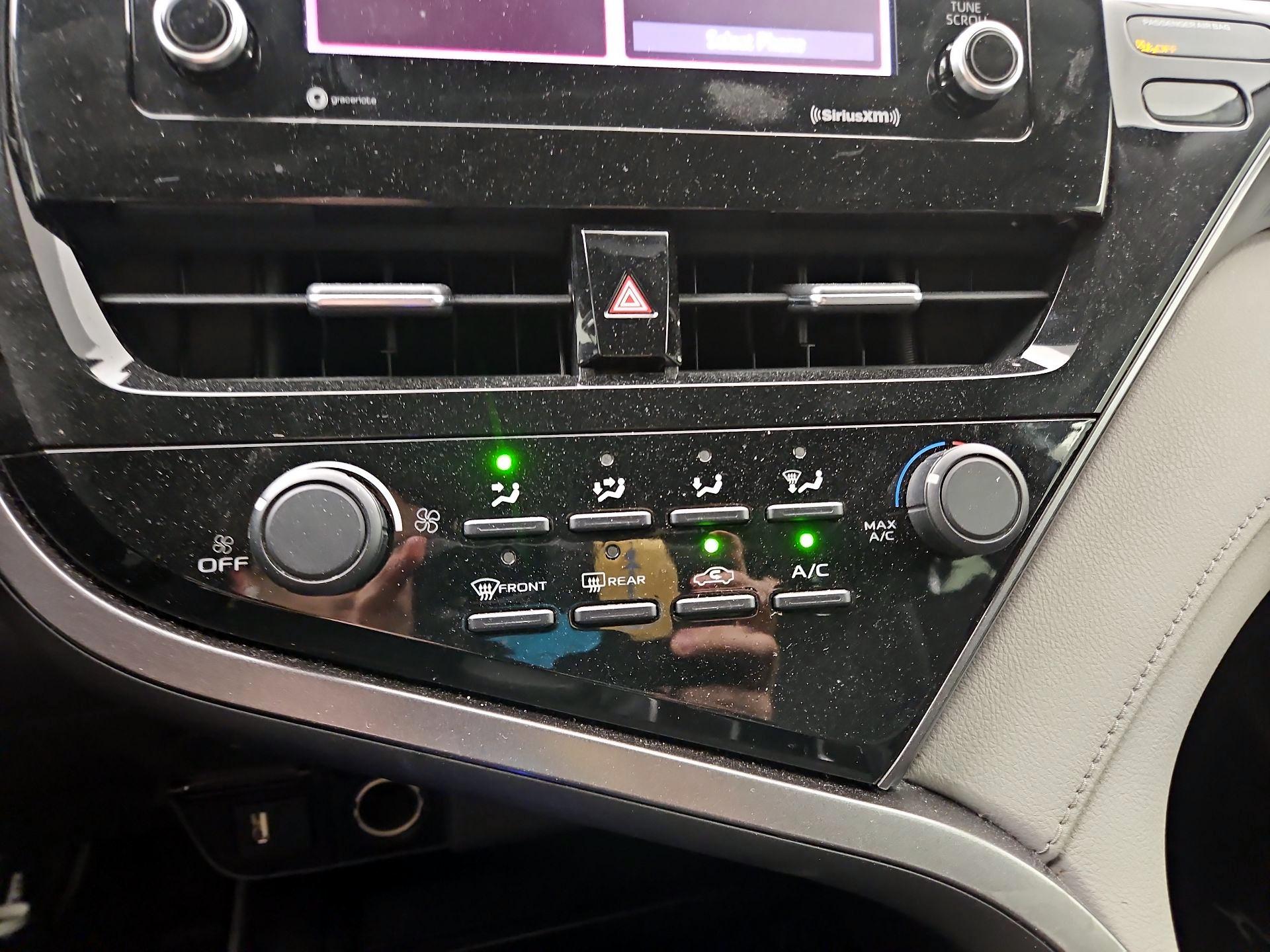 Thumbnail: 2021 Toyota Camry - 16