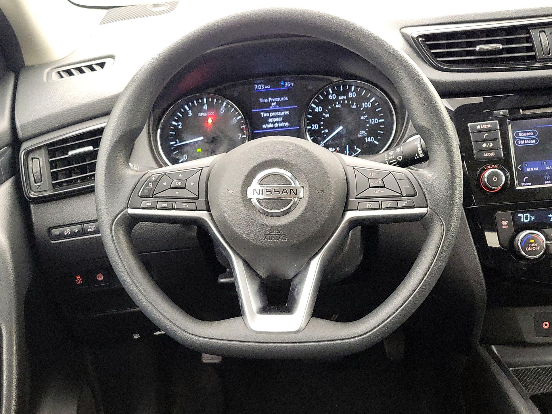 Thumbnail: 2019 Nissan Rogue Sport - 10